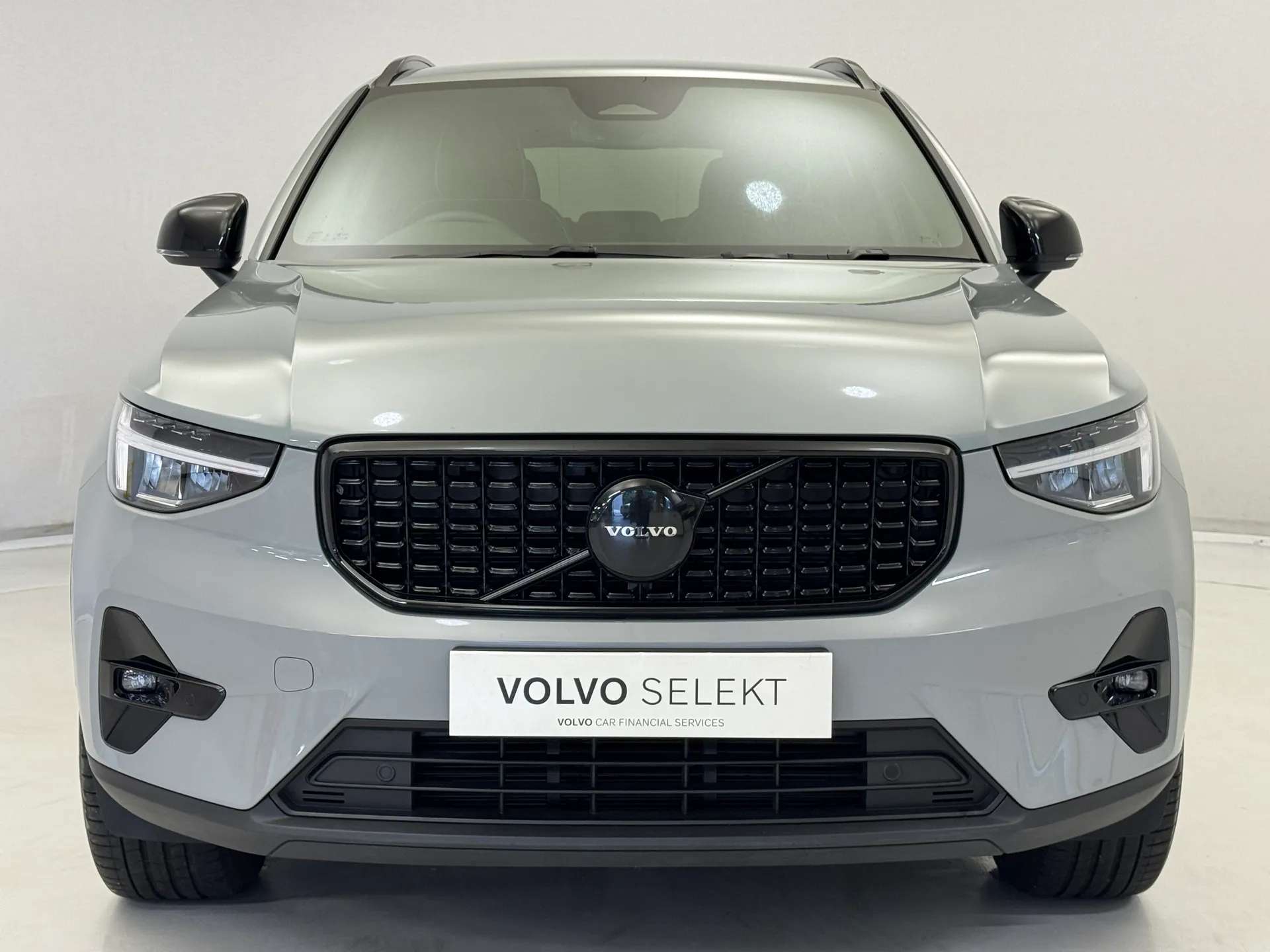 A 2026 VOLVO XC40 2.0 B3P Plus Black Edition 5dr Auto A 2026 VOLVO XC40 2.0 B3P Plus Black Edition 5dr Auto