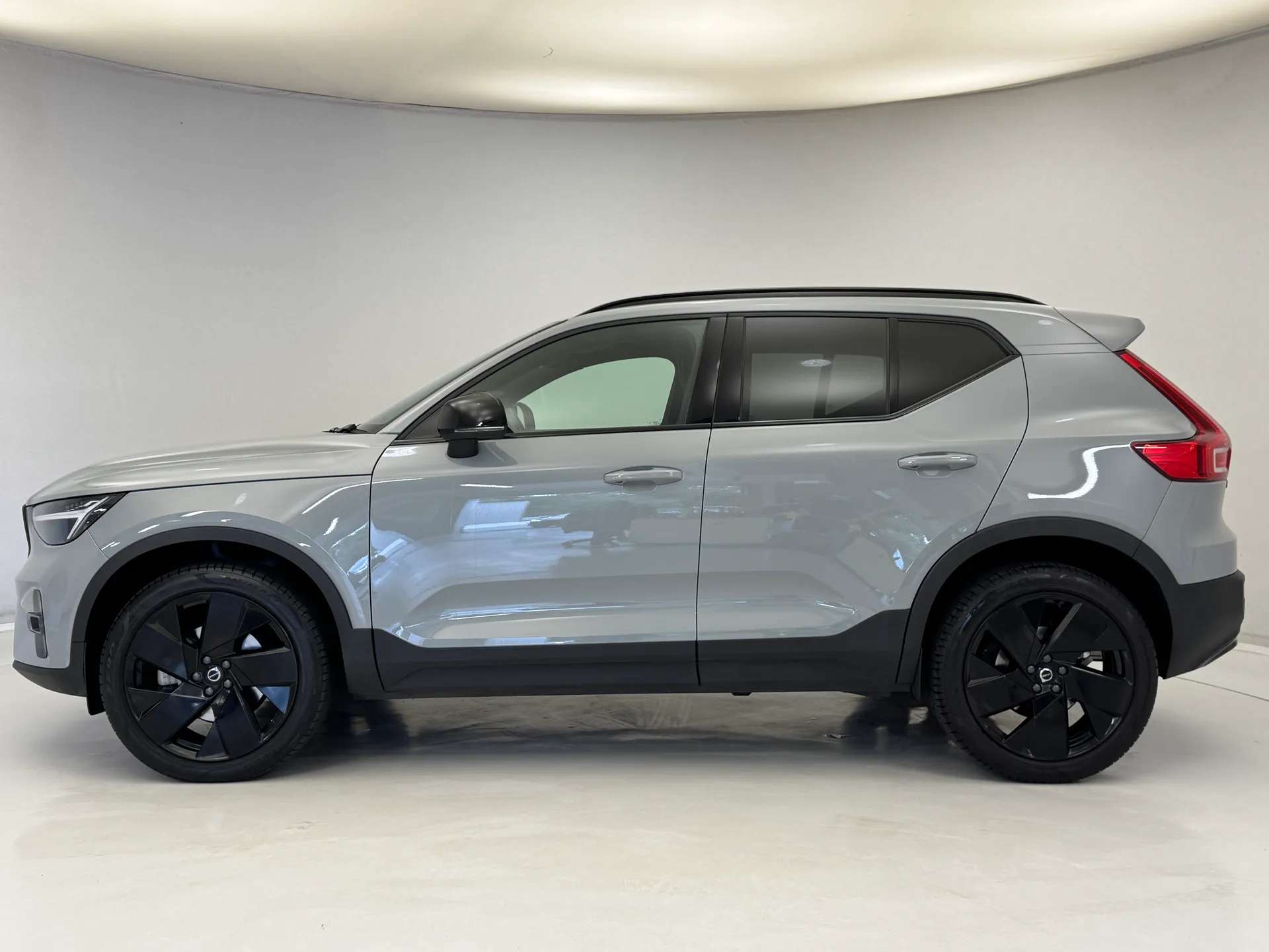 A 2026 VOLVO XC40 2.0 B3P Plus Black Edition 5dr Auto A 2026 VOLVO XC40 2.0 B3P Plus Black Edition 5dr Auto