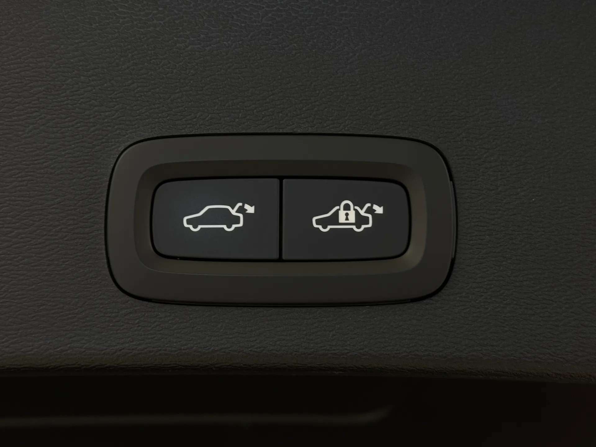 2026 VOLVO XC40 2026 VOLVO XC40