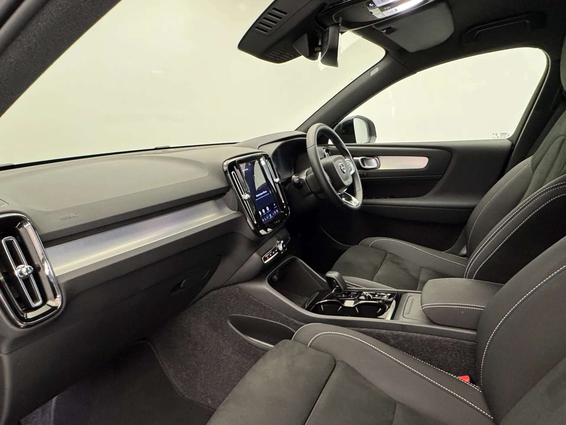 2026 VOLVO XC40 2026 VOLVO XC40