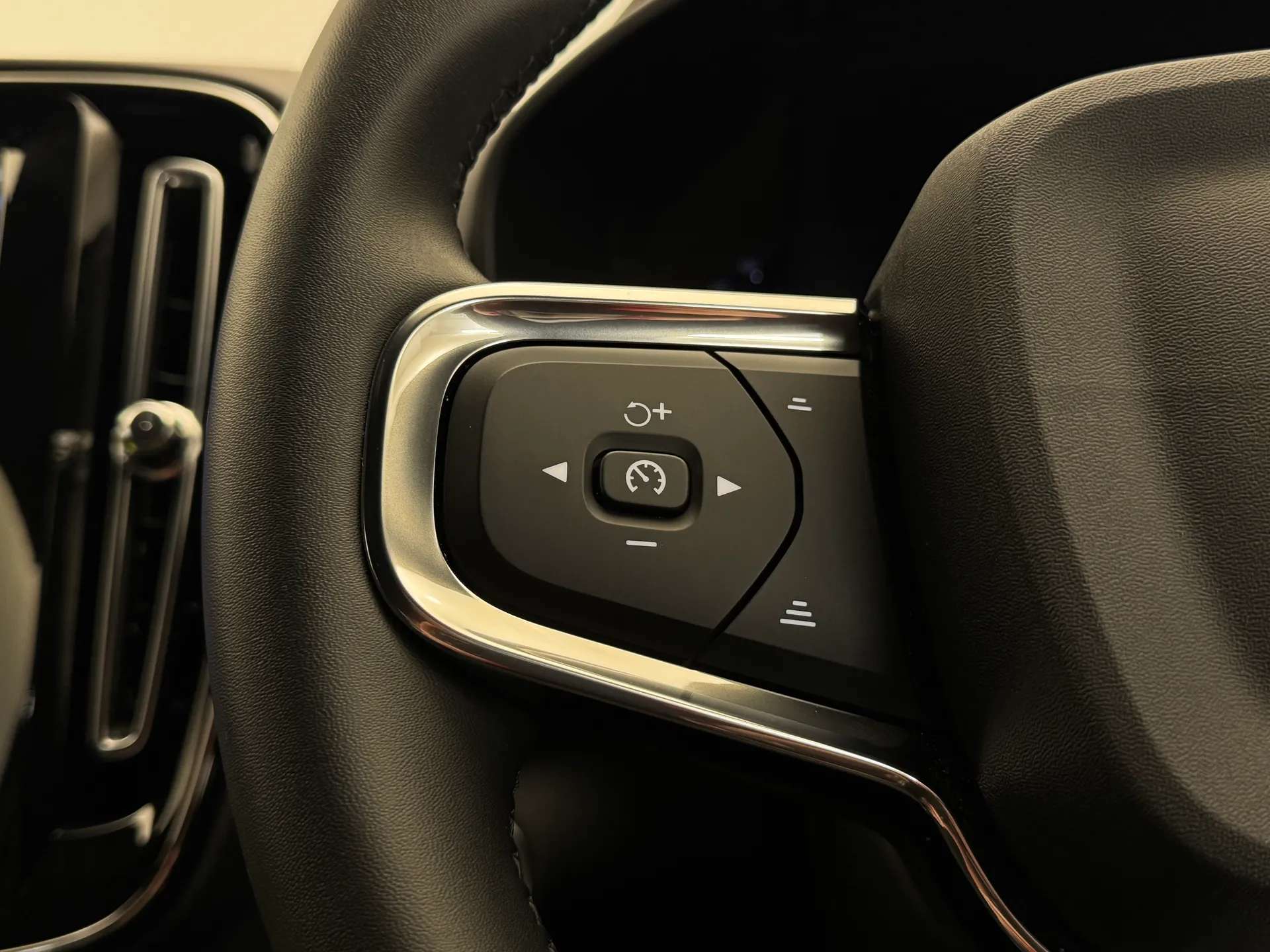 2026 VOLVO XC40 2026 VOLVO XC40