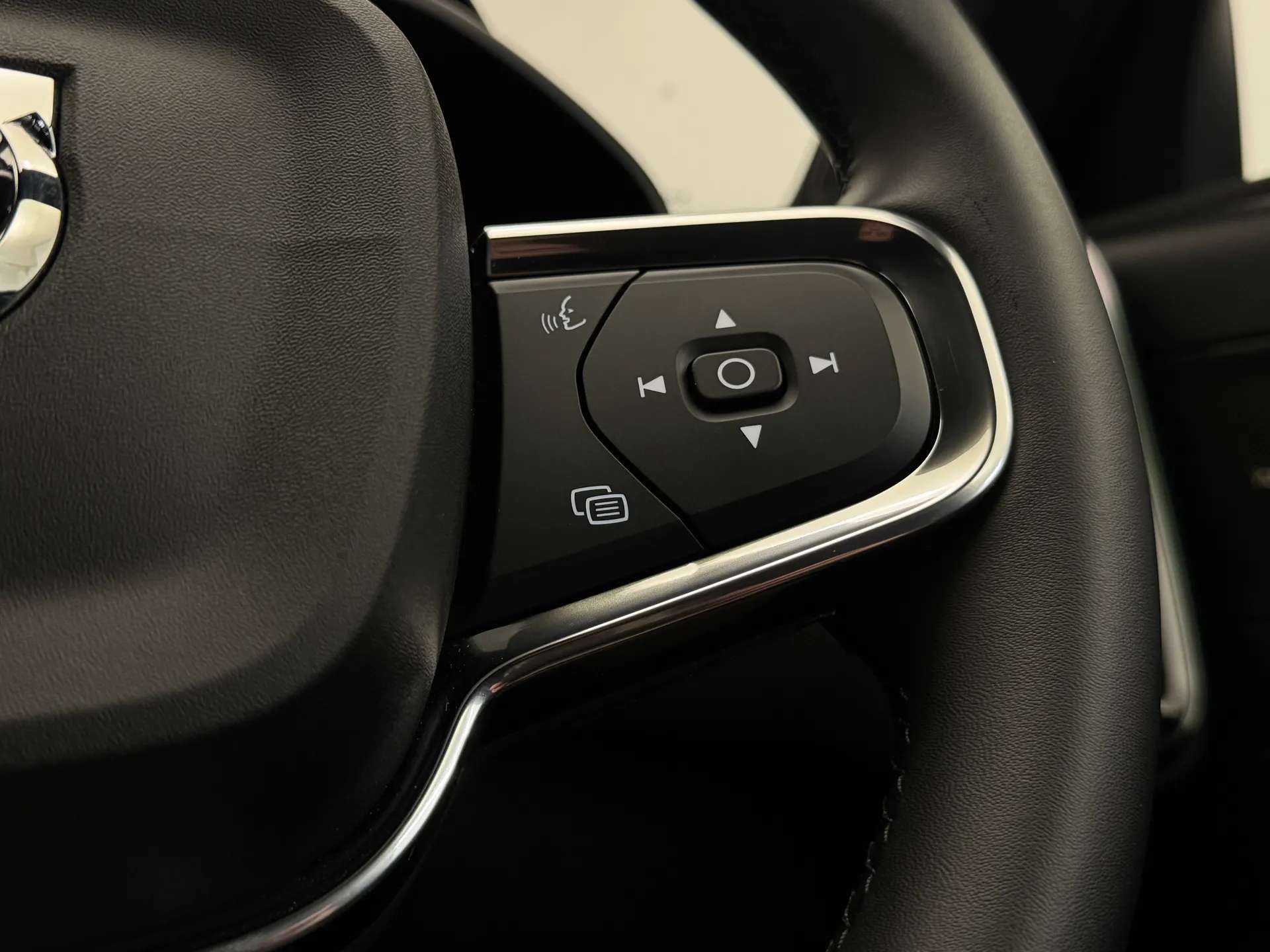 2026 VOLVO XC40 2026 VOLVO XC40