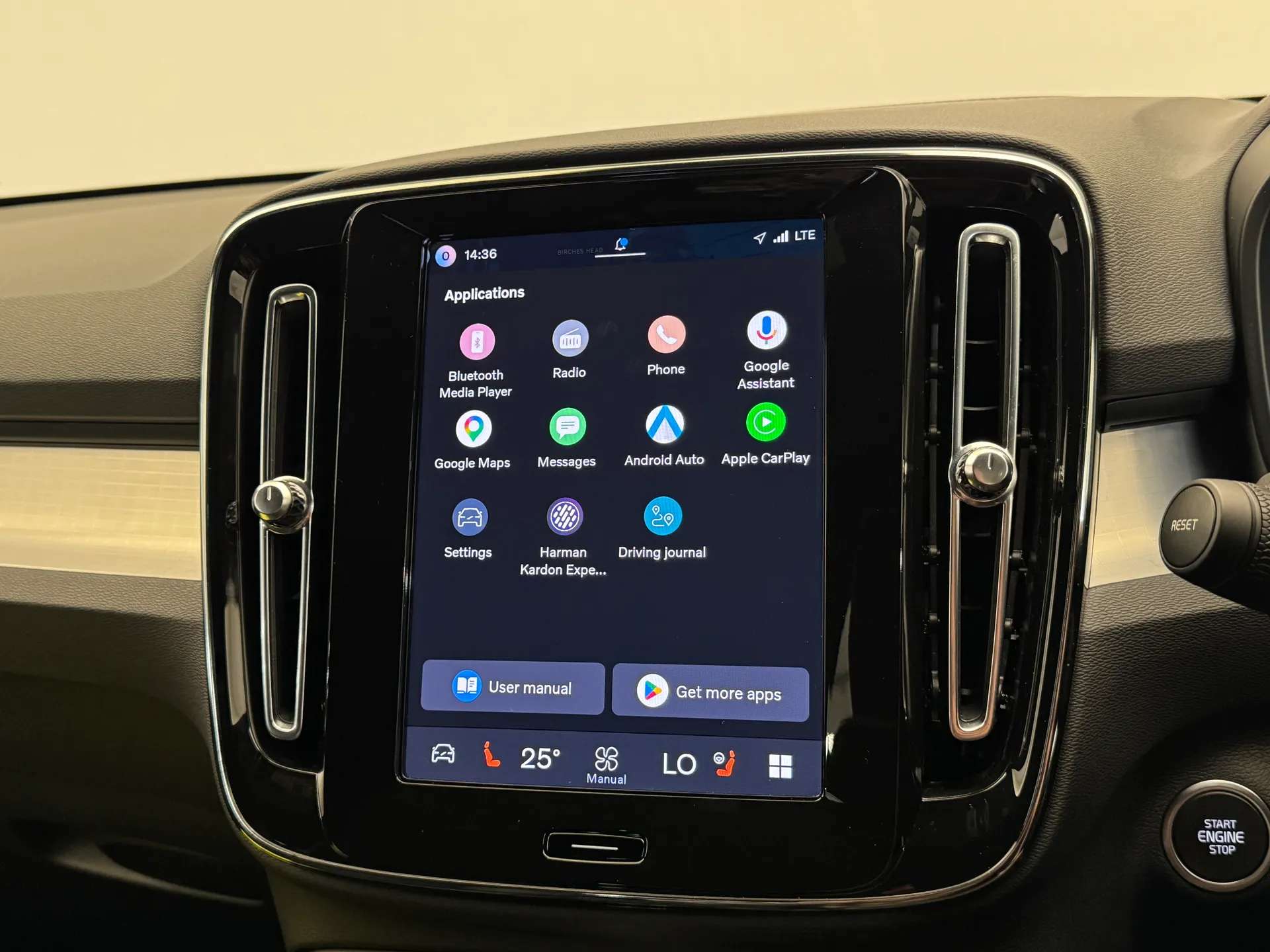 2026 VOLVO XC40 2026 VOLVO XC40