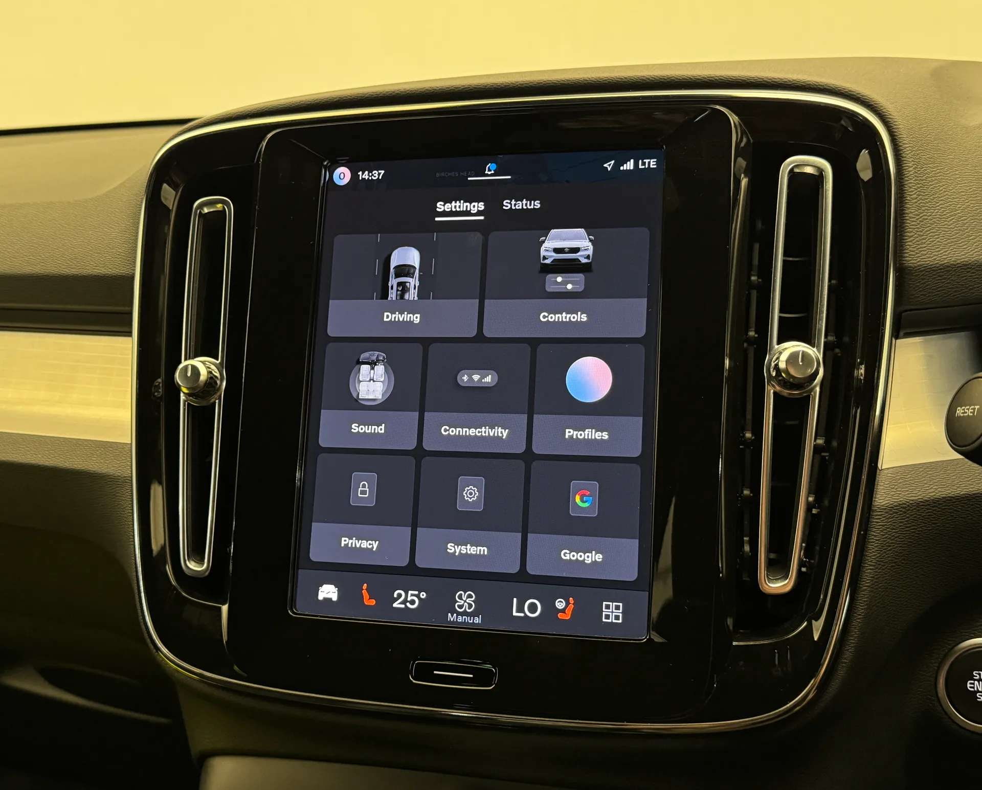 2026 VOLVO XC40 2026 VOLVO XC40