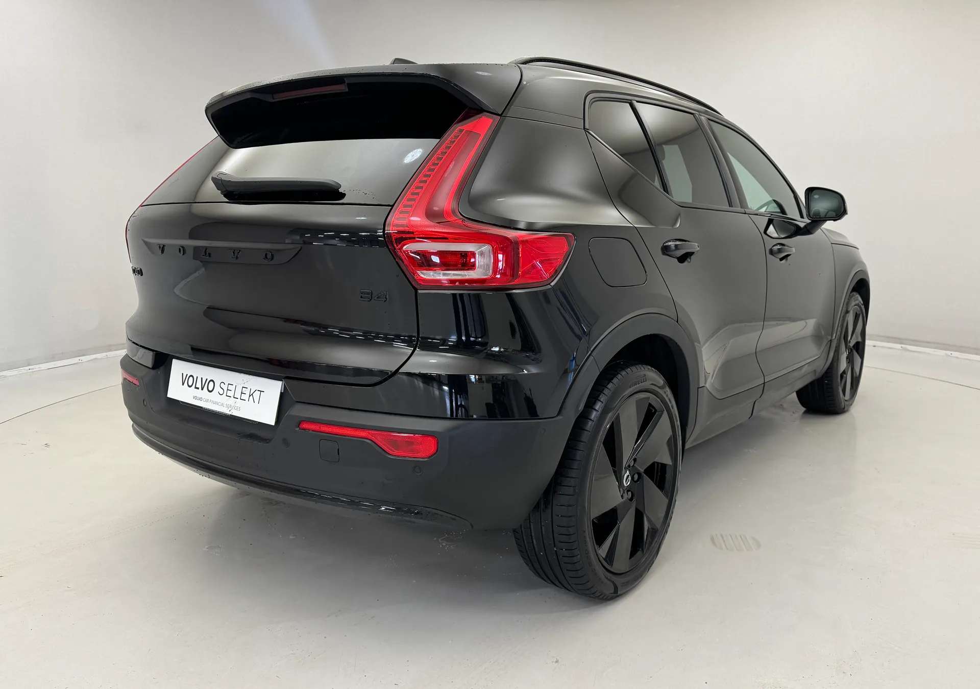 2025 VOLVO XC40 2025 VOLVO XC40