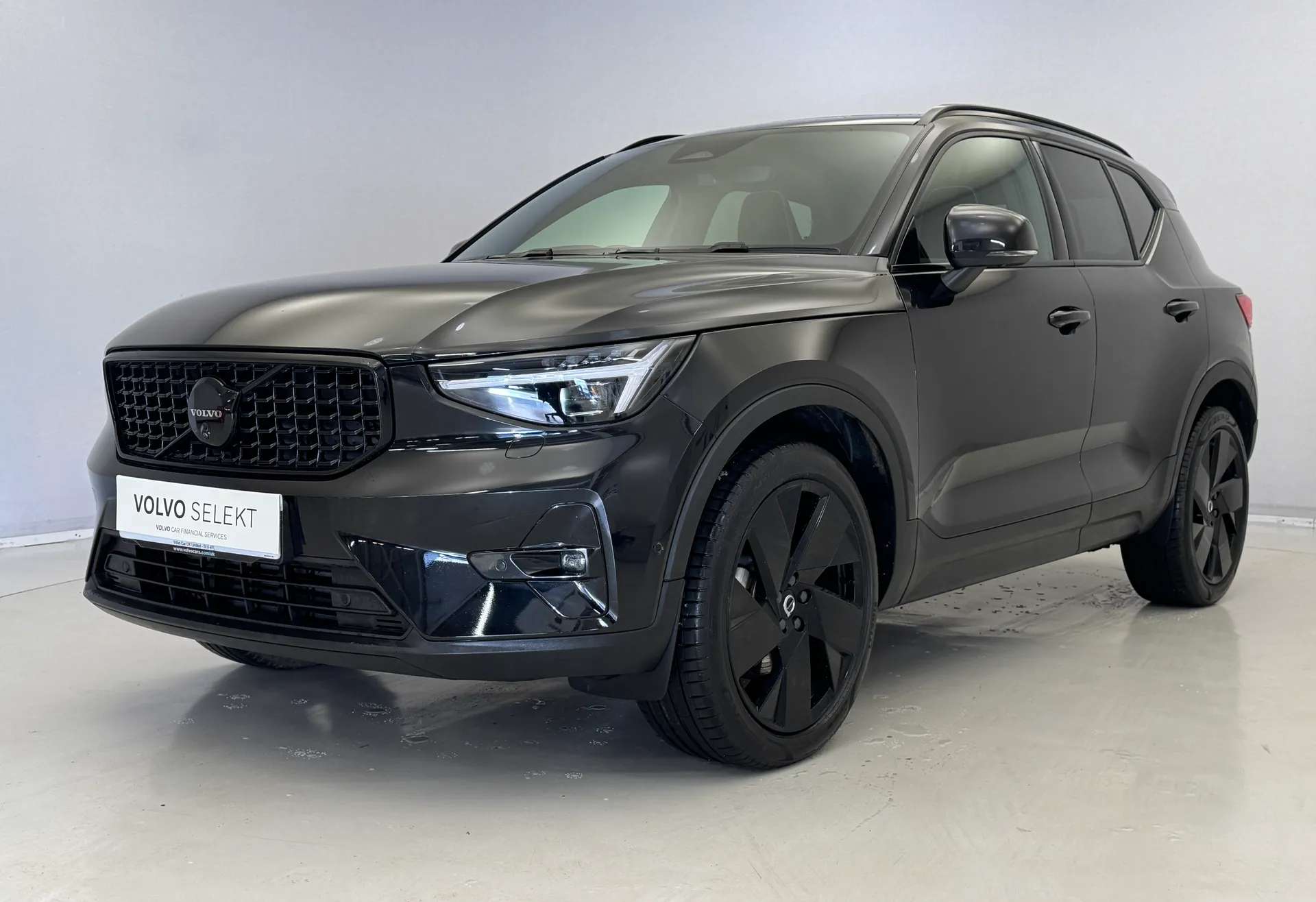 A 2025 VOLVO XC40 2.0 B4P Ultra Black Edition 5dr Auto A 2025 VOLVO XC40 2.0 B4P Ultra Black Edition 5dr Auto