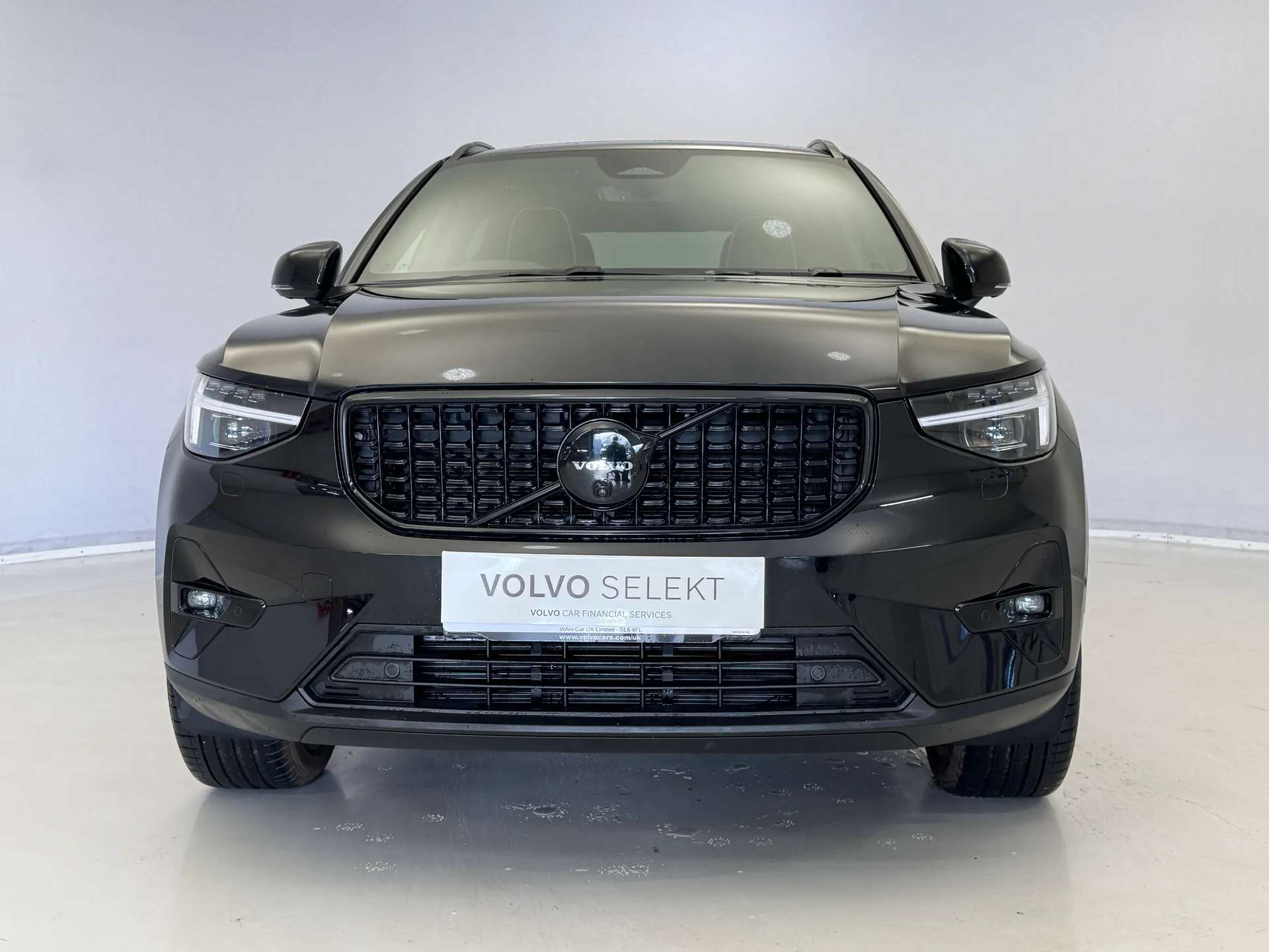 2025 VOLVO XC40 2025 VOLVO XC40