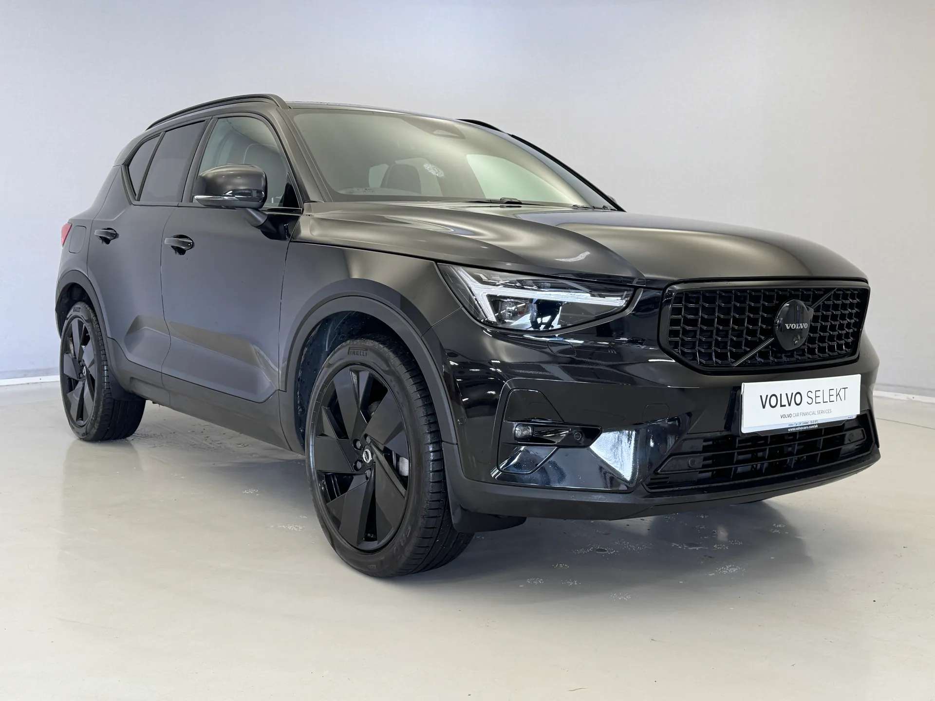 A 2025 VOLVO XC40 2.0 B4P Ultra Black Edition 5dr Auto A 2025 VOLVO XC40 2.0 B4P Ultra Black Edition 5dr Auto