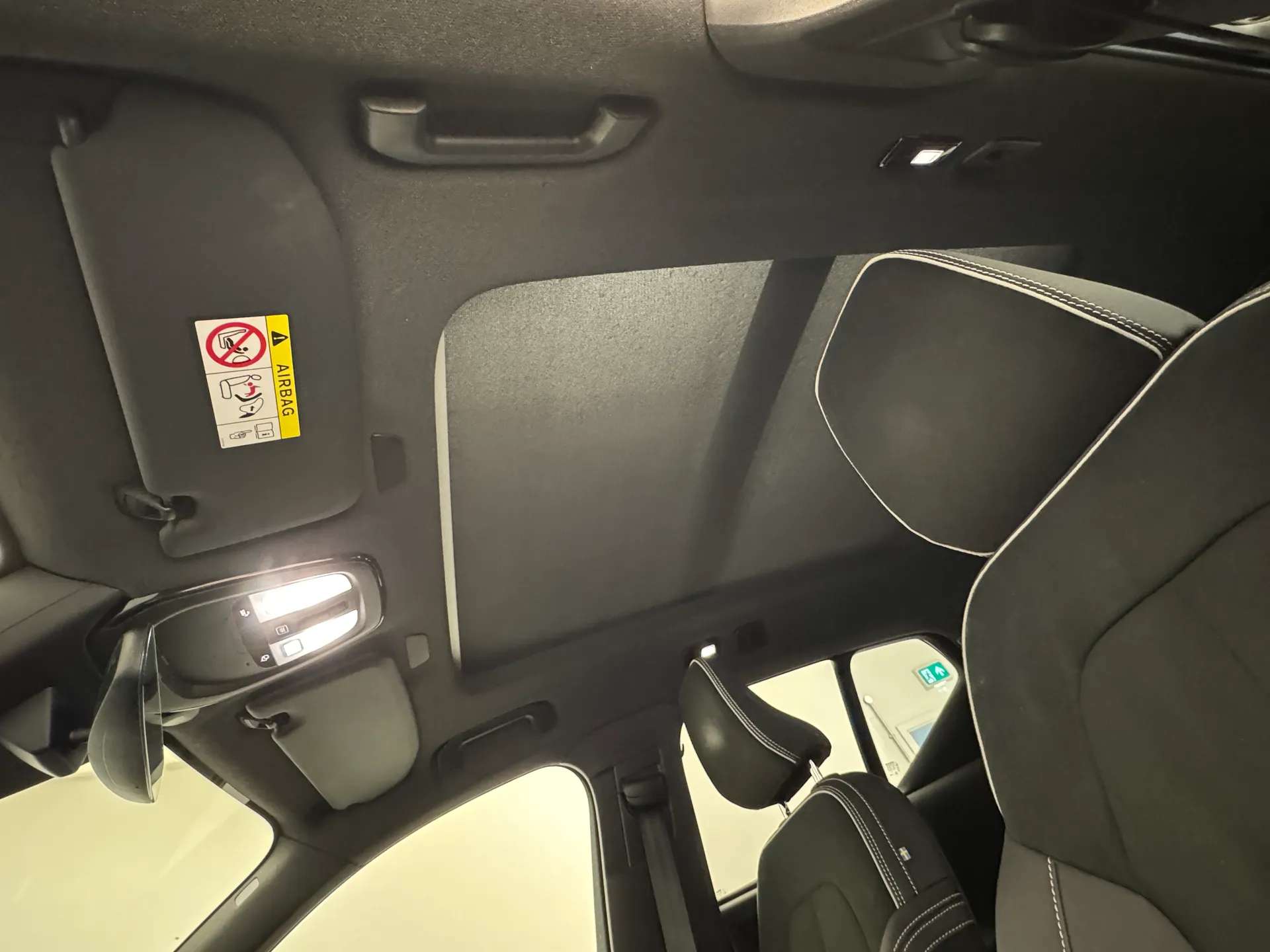 2025 VOLVO XC40 2025 VOLVO XC40