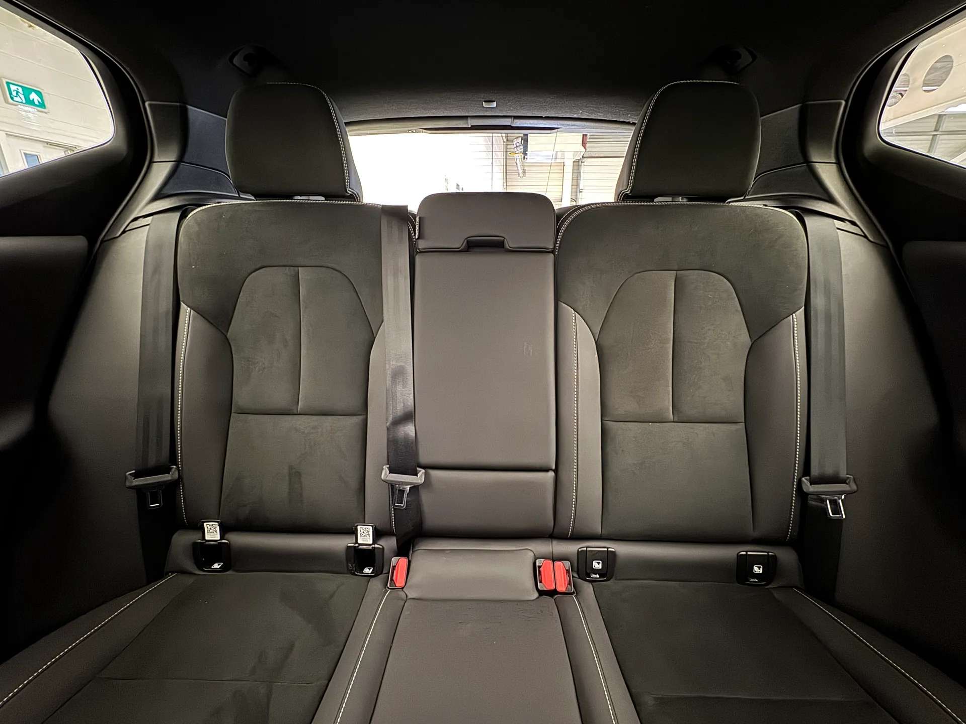 2025 VOLVO XC40 2025 VOLVO XC40