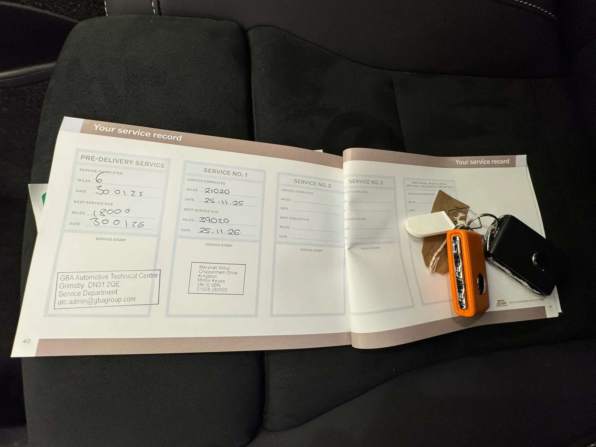 2025 VOLVO XC40 2025 VOLVO XC40