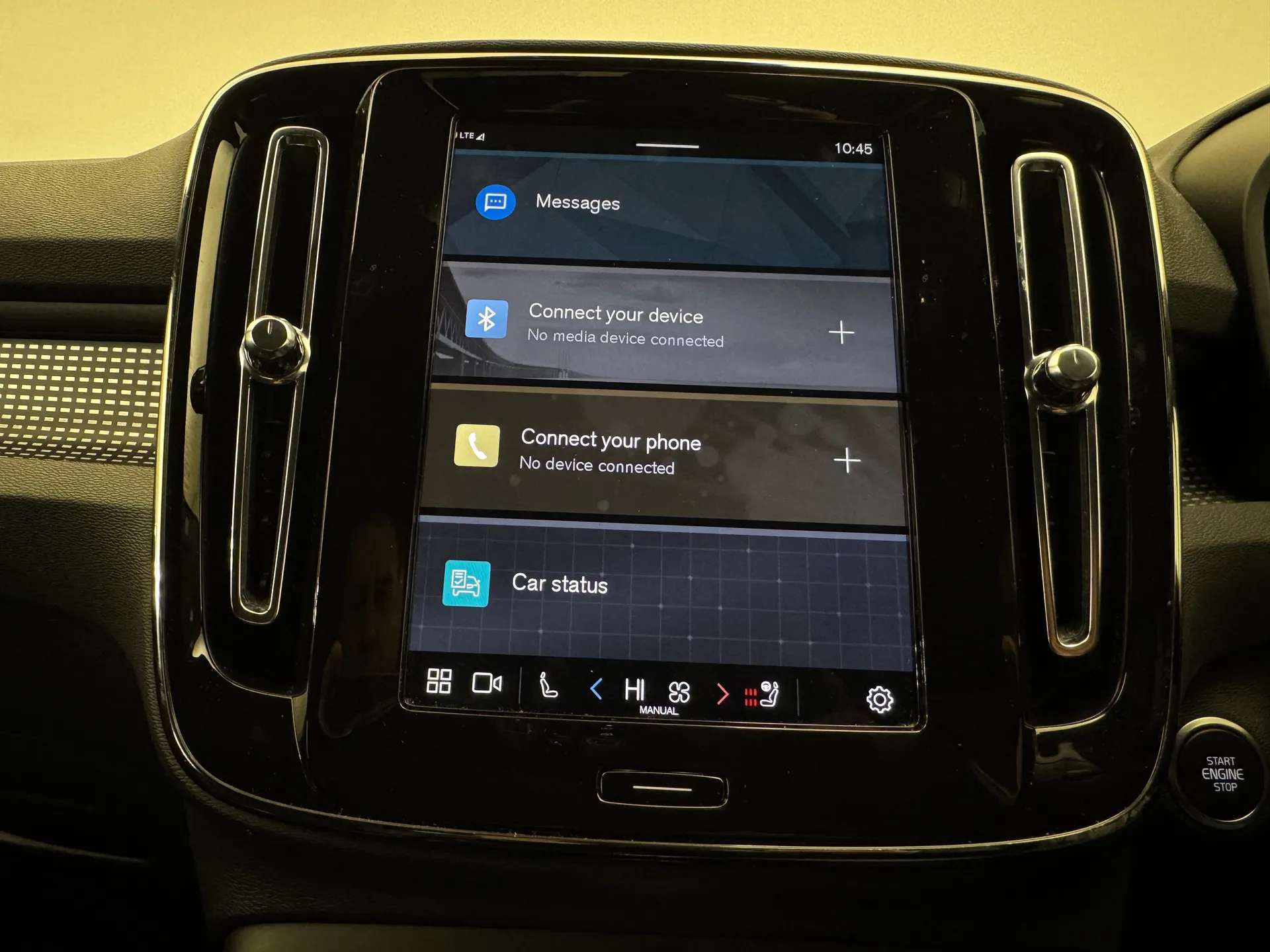 2025 VOLVO XC40 2025 VOLVO XC40