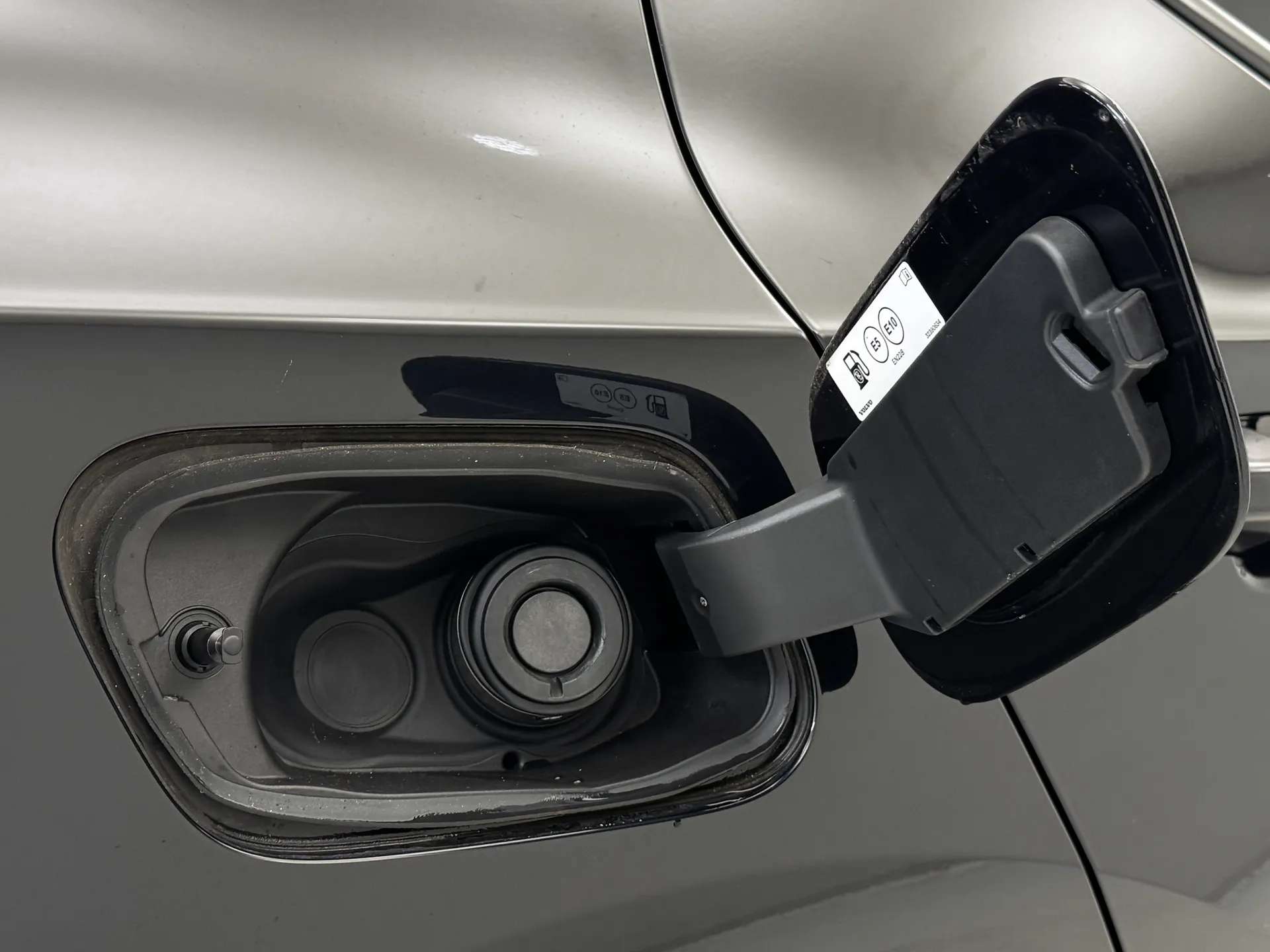 2025 VOLVO XC40 2025 VOLVO XC40