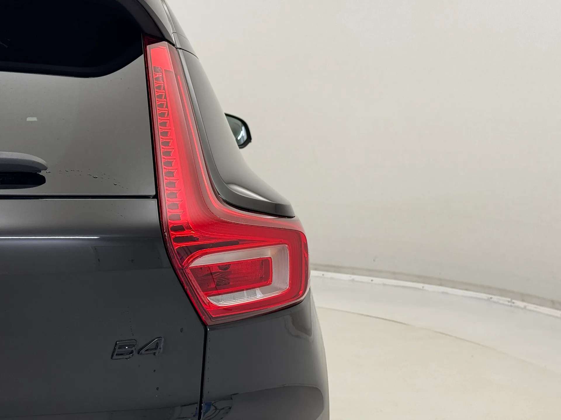 2025 VOLVO XC40 2025 VOLVO XC40