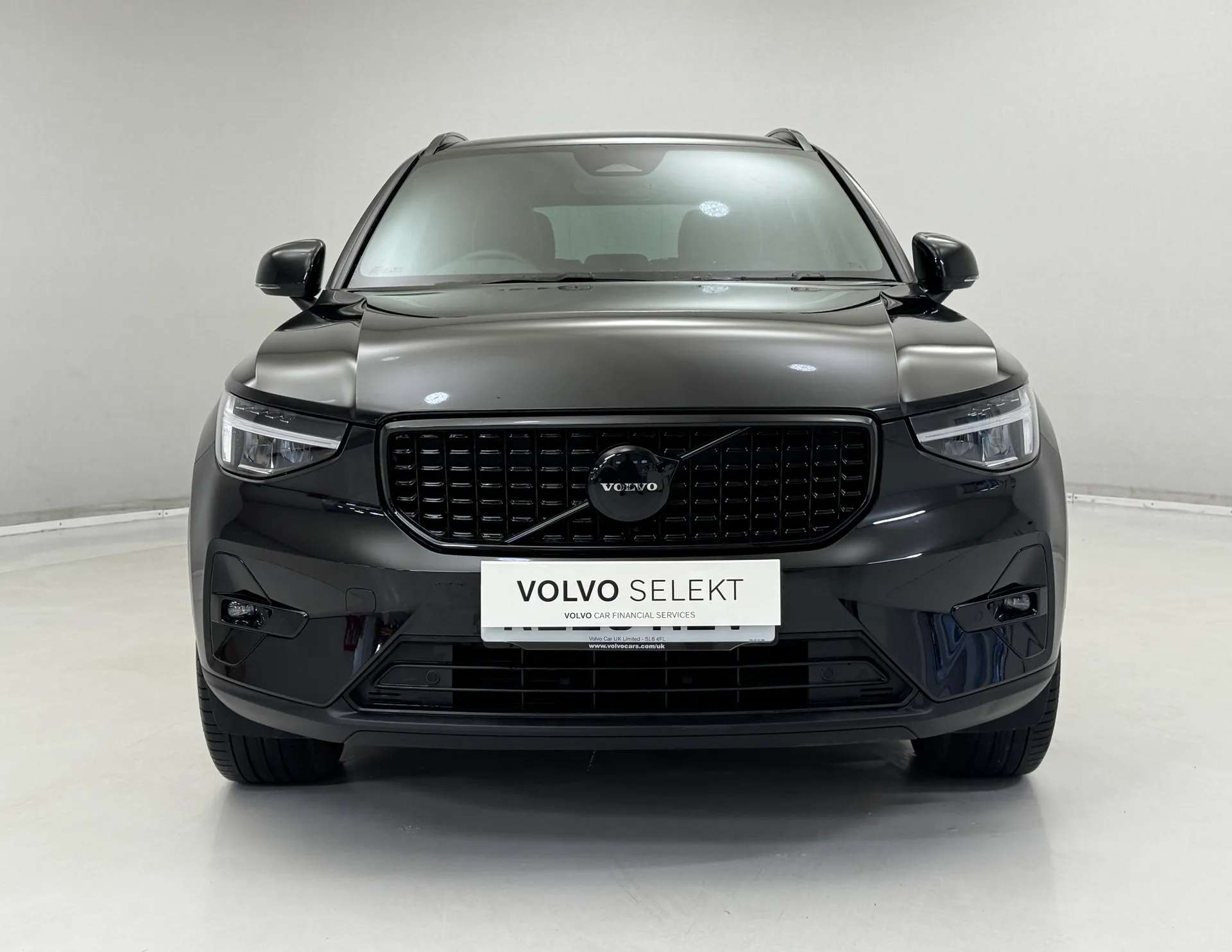 A 2025 VOLVO XC40 2.0 B4P Plus Black Edition 5dr Auto A 2025 VOLVO XC40 2.0 B4P Plus Black Edition 5dr Auto