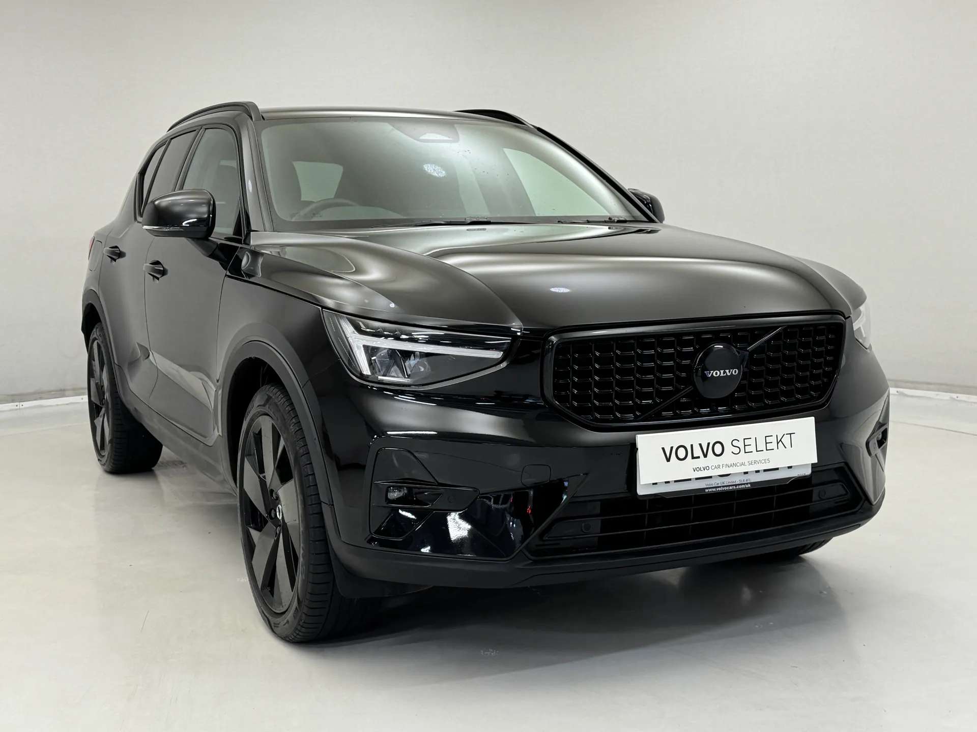 A 2025 VOLVO XC40 2.0 B4P Plus Black Edition 5dr Auto A 2025 VOLVO XC40 2.0 B4P Plus Black Edition 5dr Auto