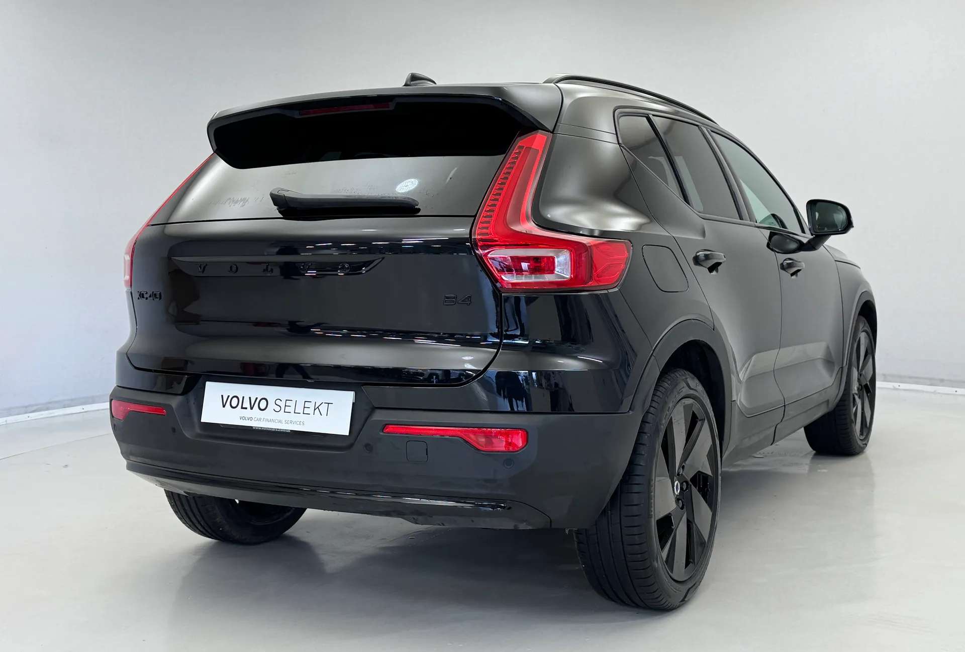 2025 VOLVO XC40 2025 VOLVO XC40