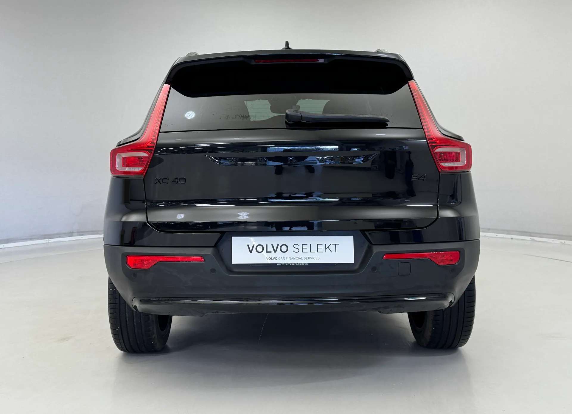 2025 VOLVO XC40 2025 VOLVO XC40
