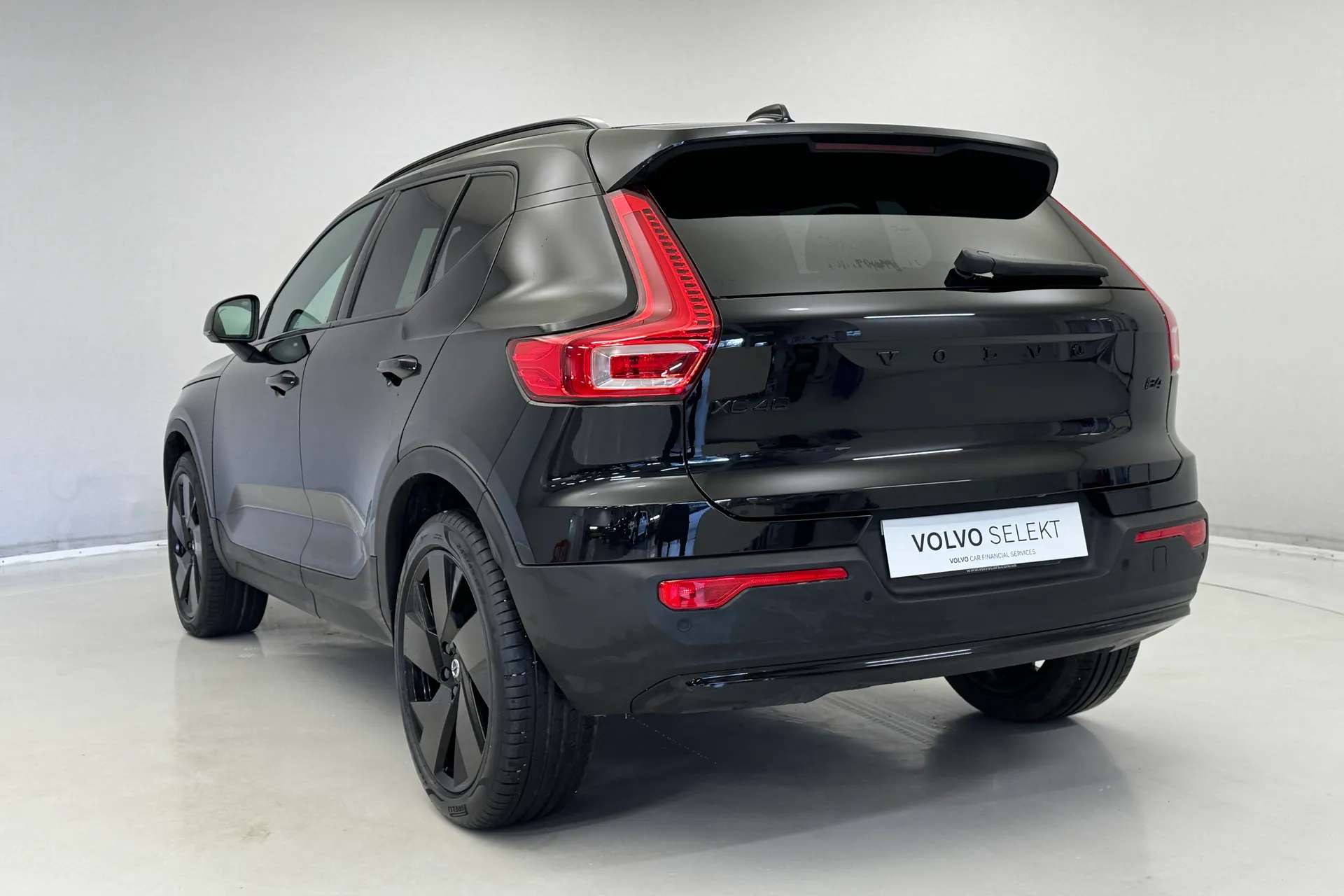 2025 VOLVO XC40 2025 VOLVO XC40