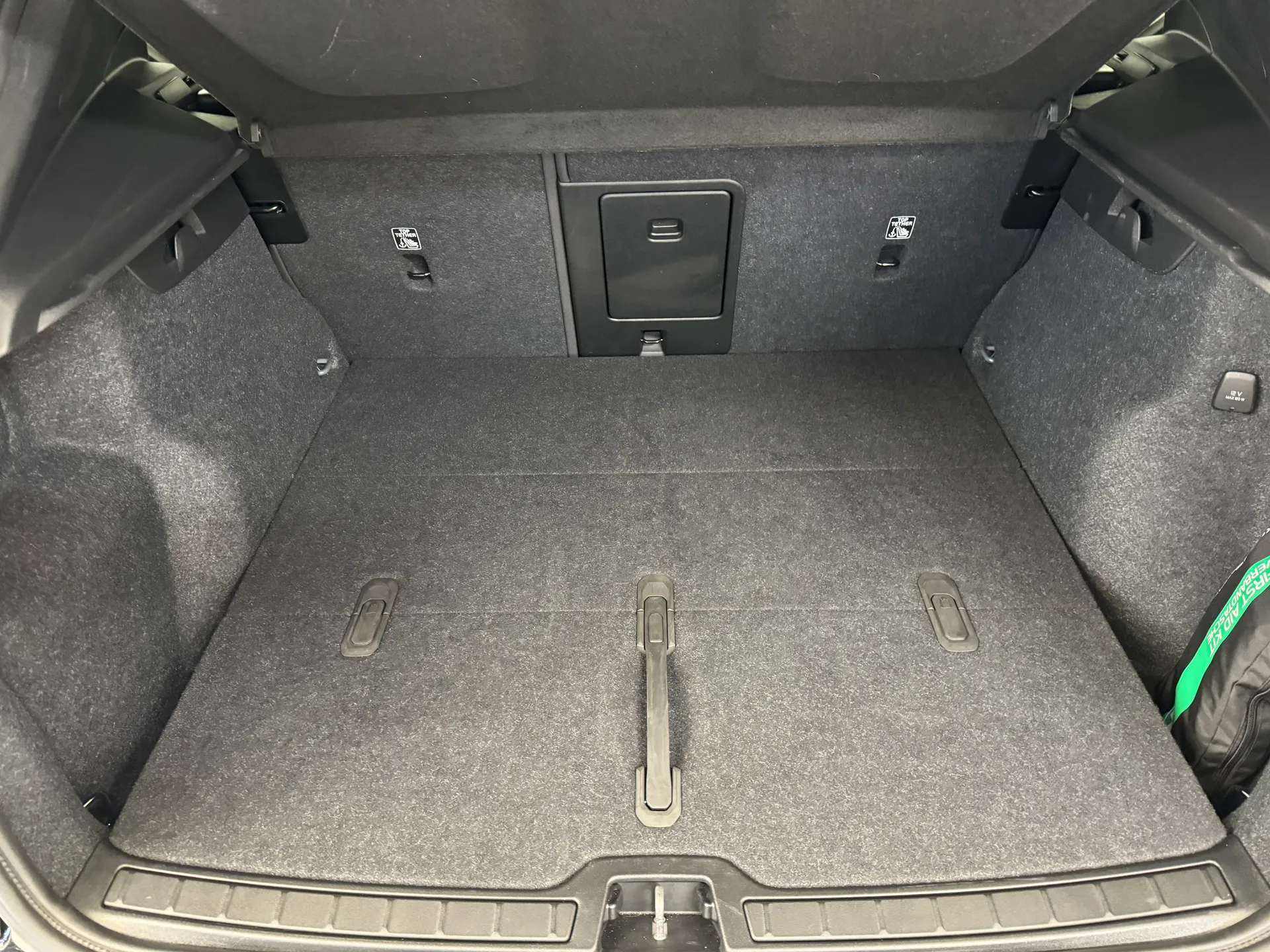 2025 VOLVO XC40 2025 VOLVO XC40