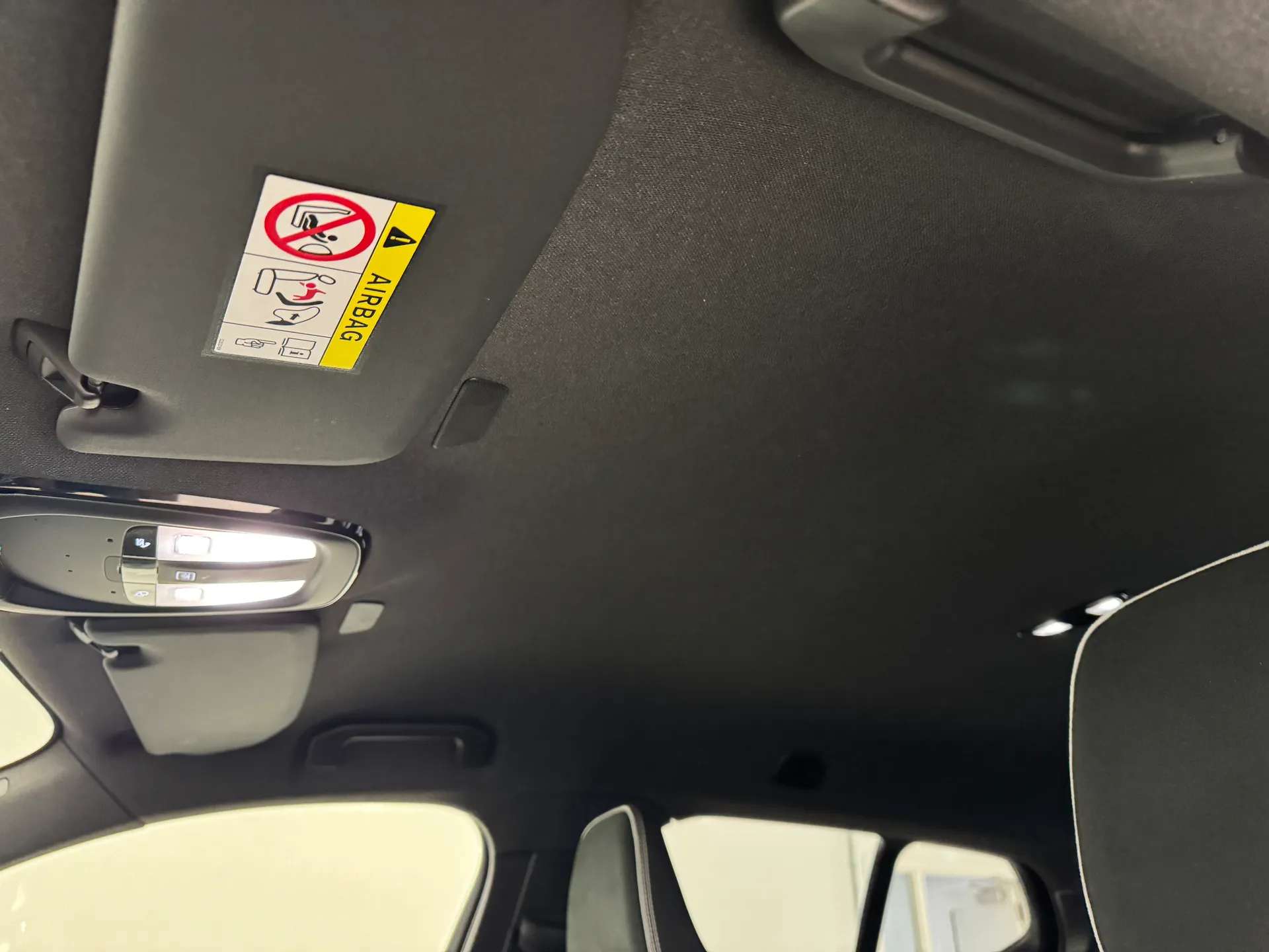 2025 VOLVO XC40 2025 VOLVO XC40