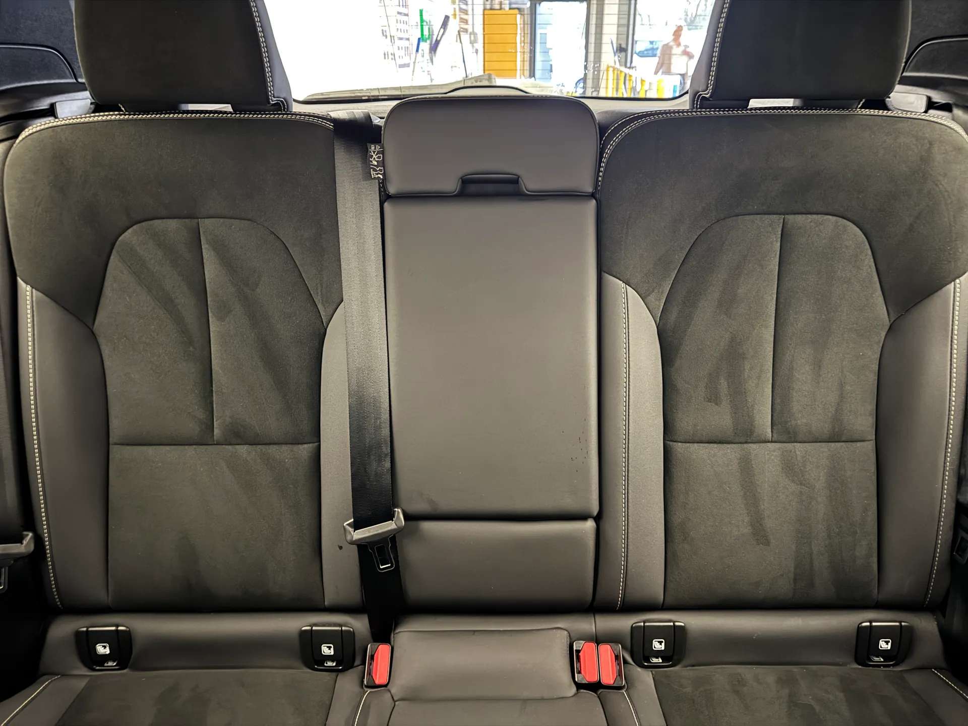 2025 VOLVO XC40 2025 VOLVO XC40