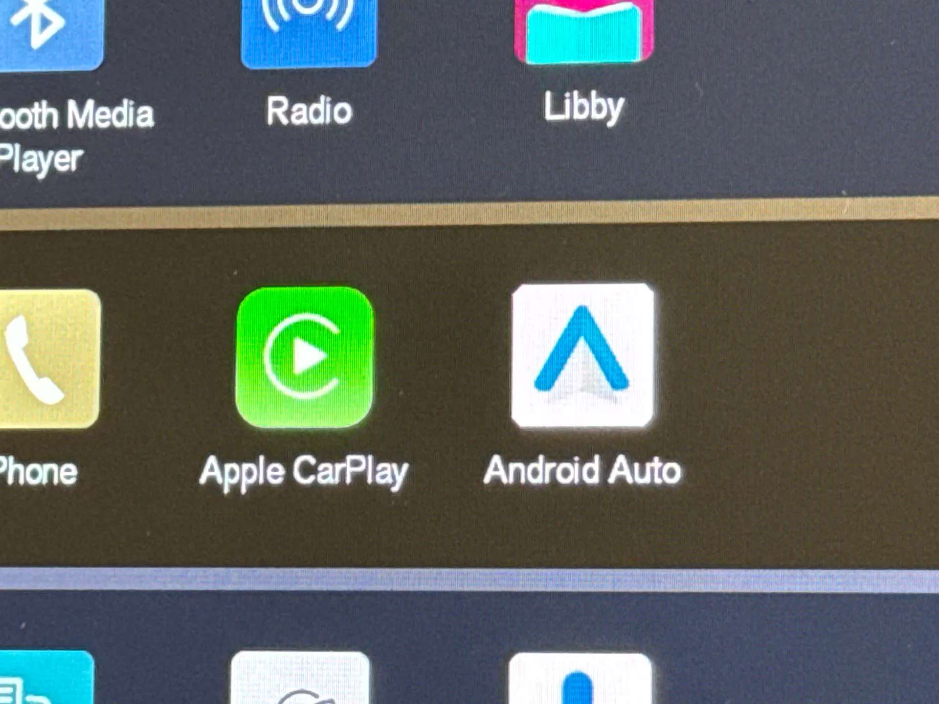 2025 VOLVO XC40 2025 VOLVO XC40