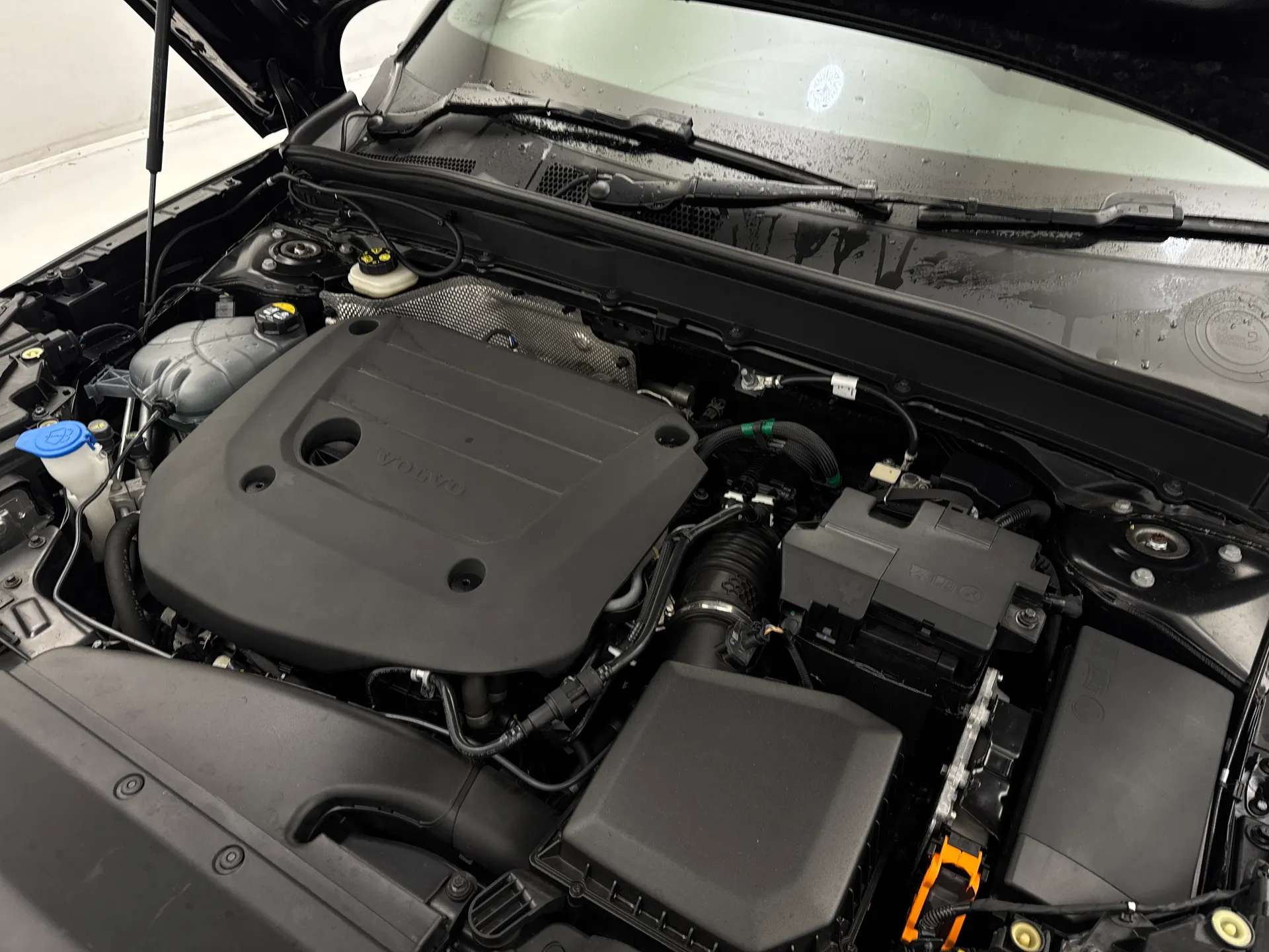 2025 VOLVO XC40 2025 VOLVO XC40