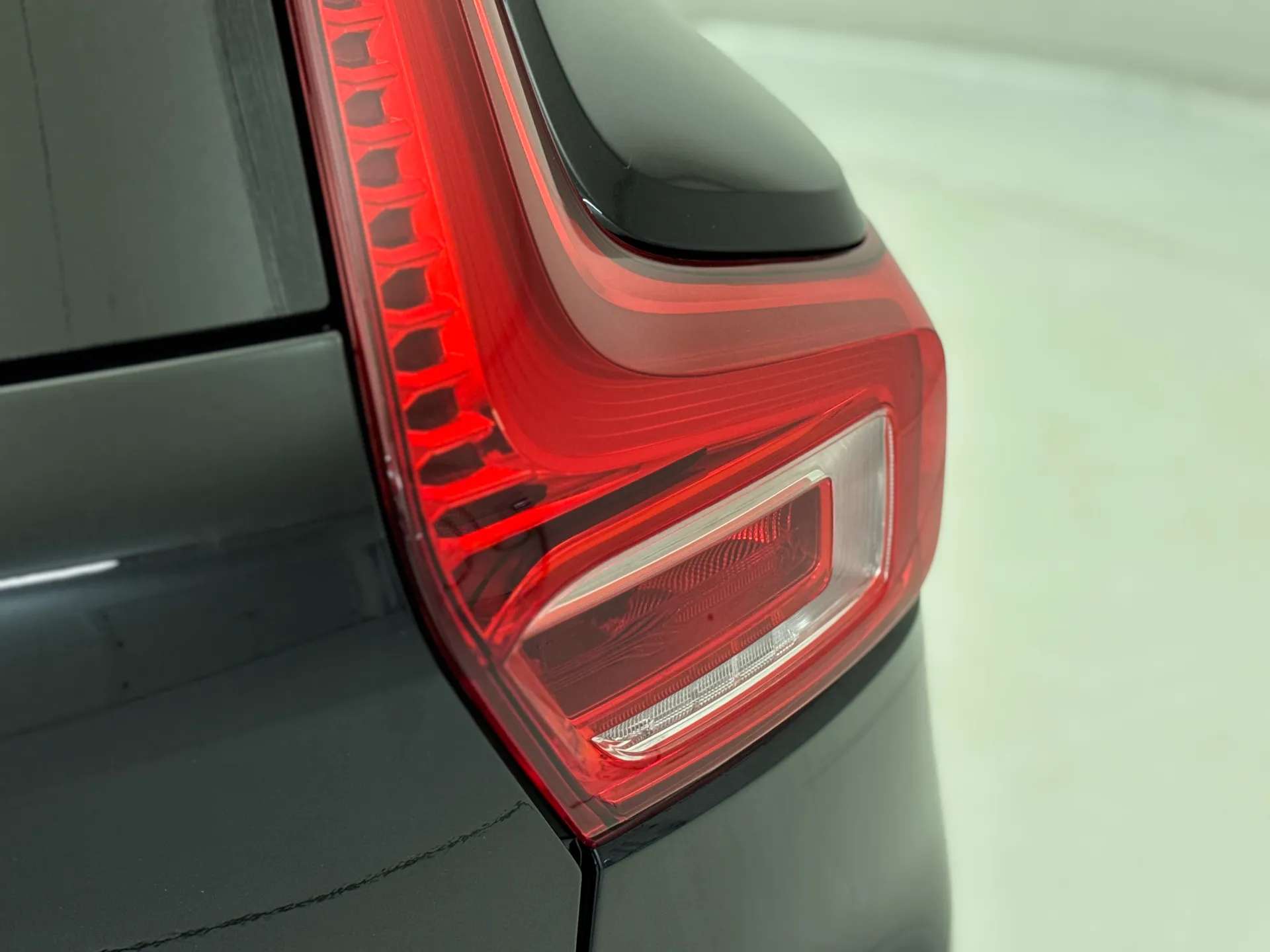 2025 VOLVO XC40 2025 VOLVO XC40