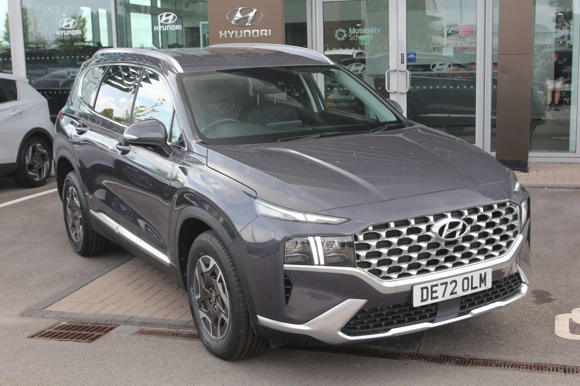 A 2022 HYUNDAI SANTA FE 1.6 TGDi Hybrid Premium 5dr Auto A 2022 HYUNDAI SANTA FE 1.6 TGDi Hybrid Premium 5dr Auto
