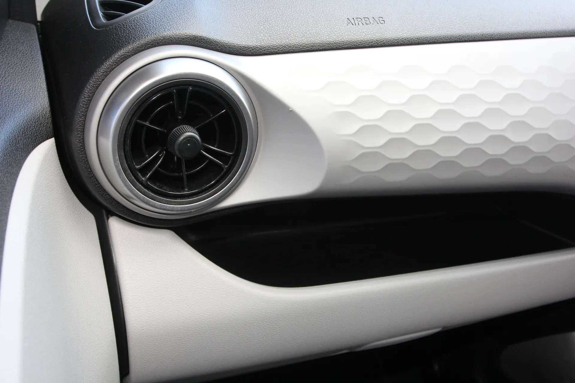 2024 HYUNDAI I10 2024 HYUNDAI I10