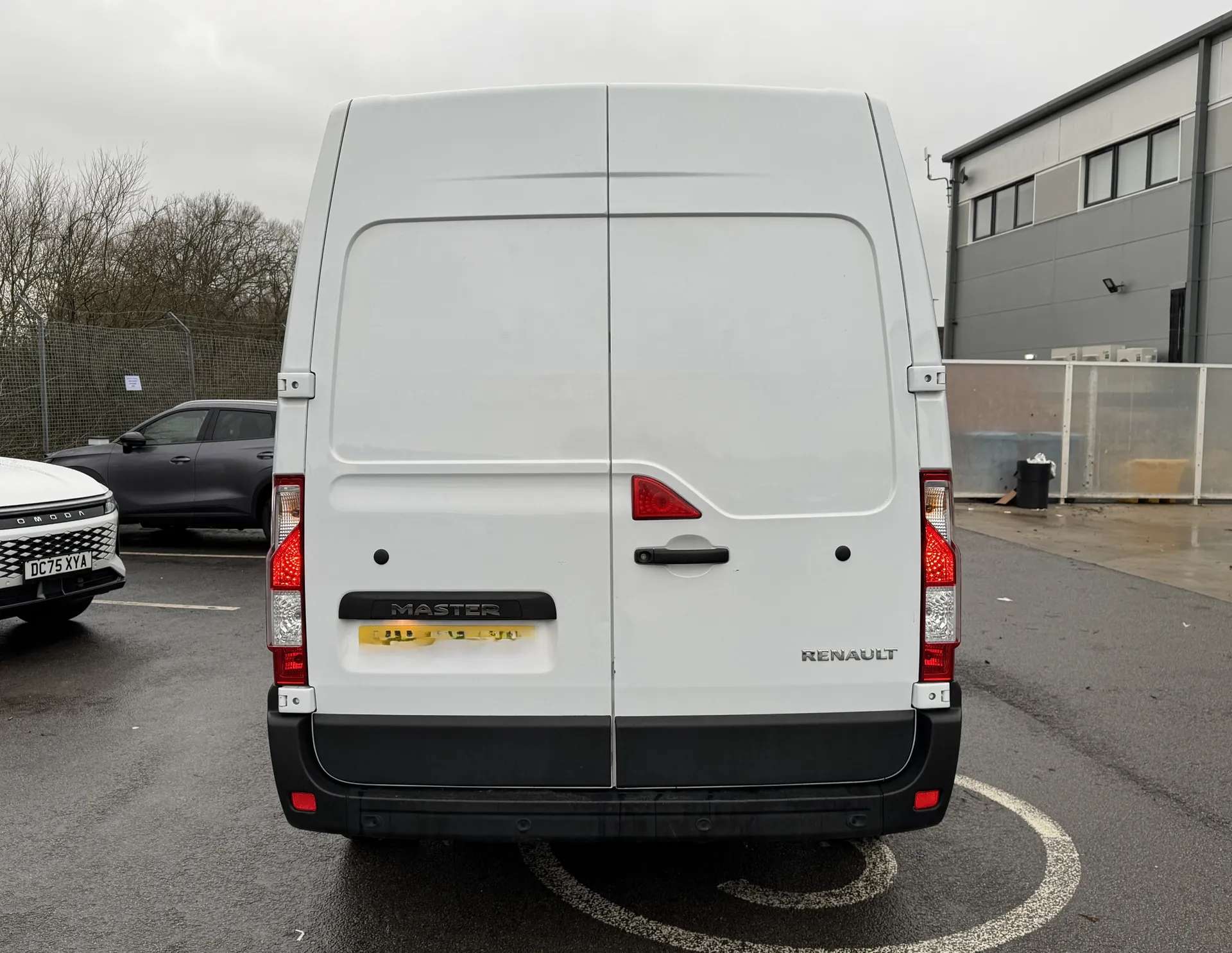 A 2023 RENAULT MASTER LM35dCi 135 Business+ Medium Roof Van A 2023 RENAULT MASTER LM35dCi 135 Business+ Medium Roof Van