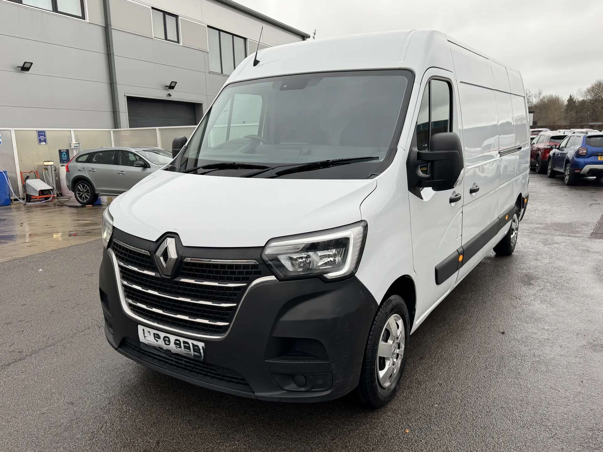 A 2023 RENAULT MASTER LM35dCi 135 Business+ Medium Roof Van A 2023 RENAULT MASTER LM35dCi 135 Business+ Medium Roof Van