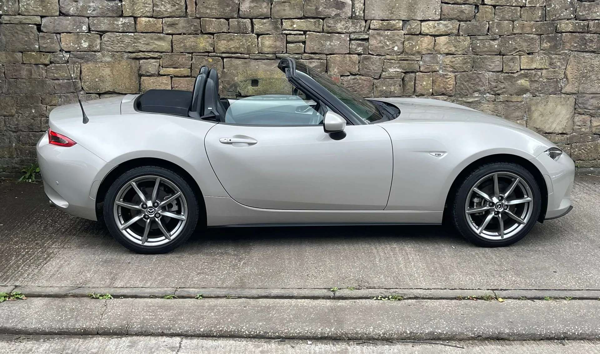 2023 MAZDA MX-5 2023 MAZDA MX-5