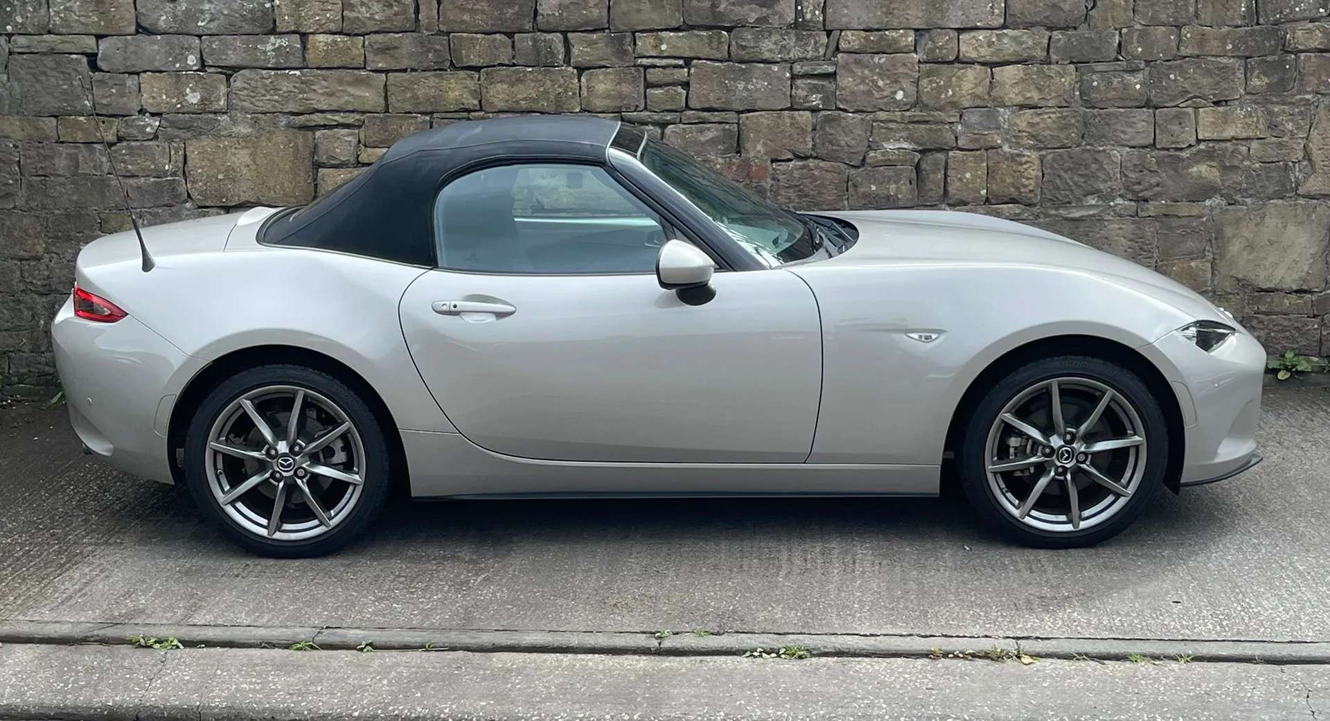 2023 MAZDA MX-5 2023 MAZDA MX-5