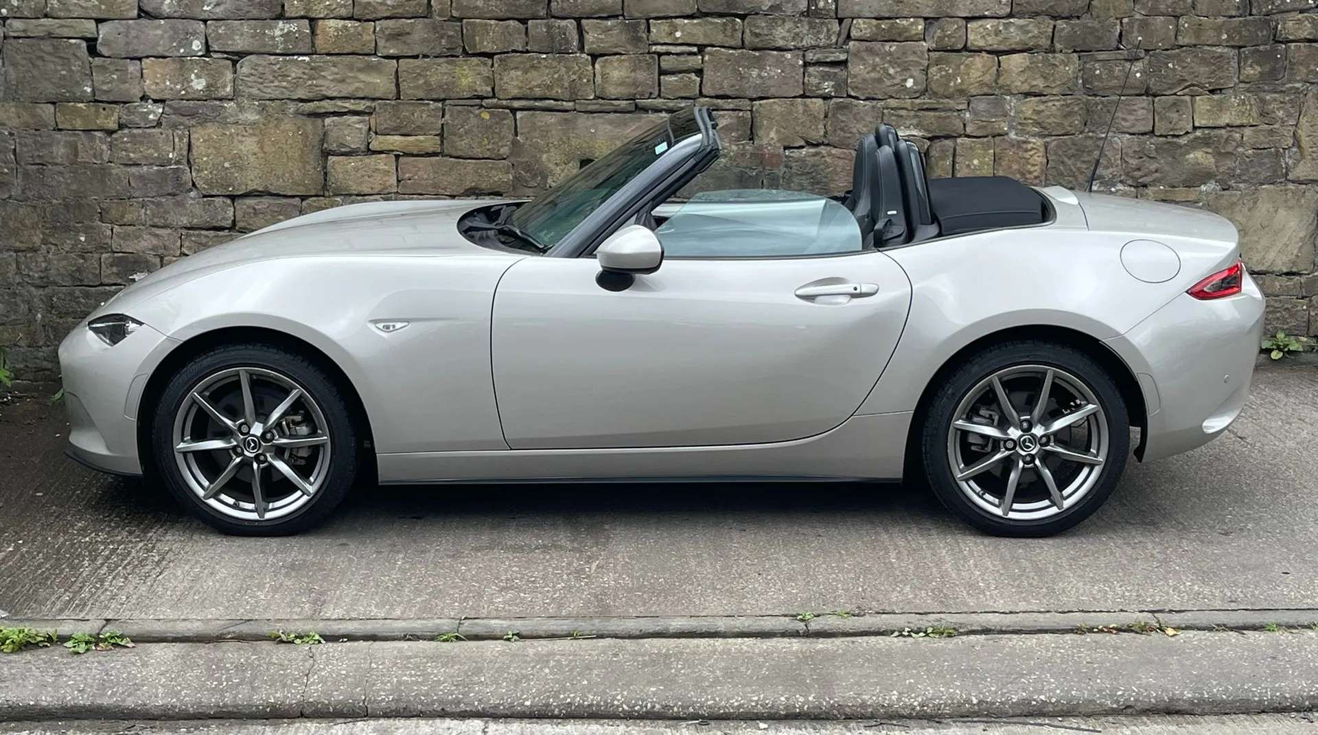 2023 MAZDA MX-5 2023 MAZDA MX-5