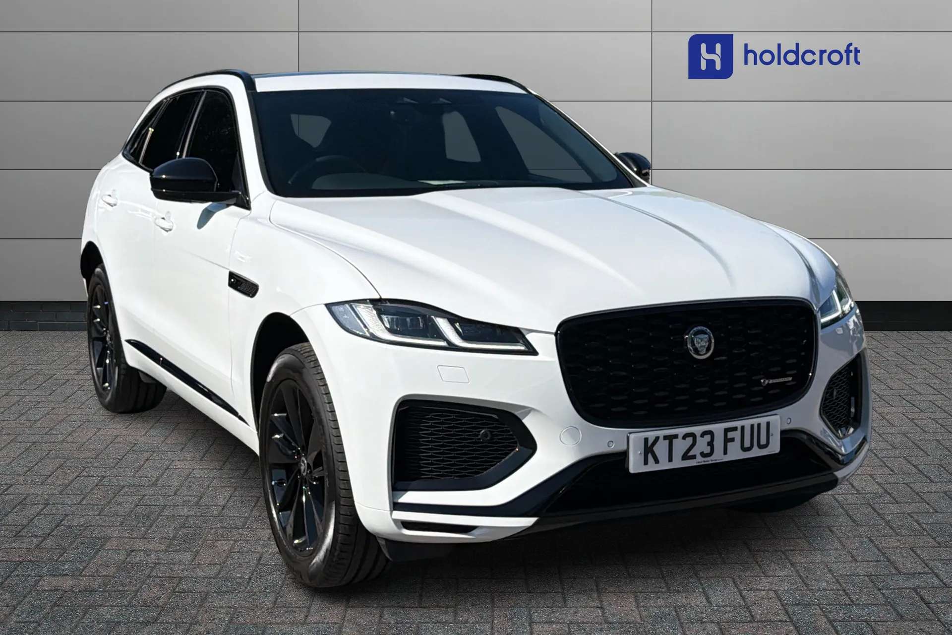 A 2023 JAGUAR F-PACE 2.0 D200 R-Dynamic SE Black 5dr Auto AWD A 2023 JAGUAR F-PACE 2.0 D200 R-Dynamic SE Black 5dr Auto AWD