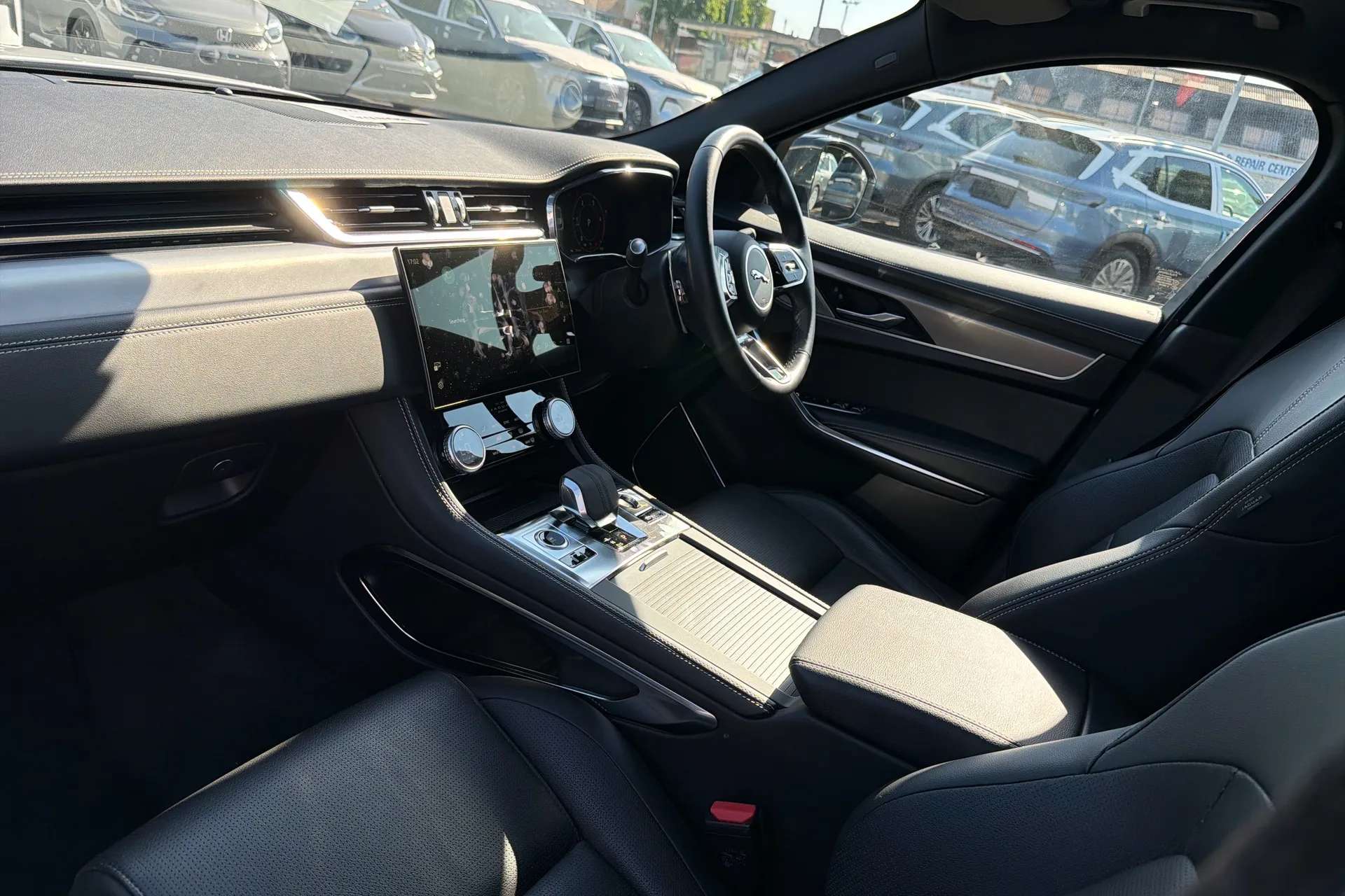 A 2023 JAGUAR F-PACE 2.0 D200 R-Dynamic SE Black 5dr Auto AWD A 2023 JAGUAR F-PACE 2.0 D200 R-Dynamic SE Black 5dr Auto AWD