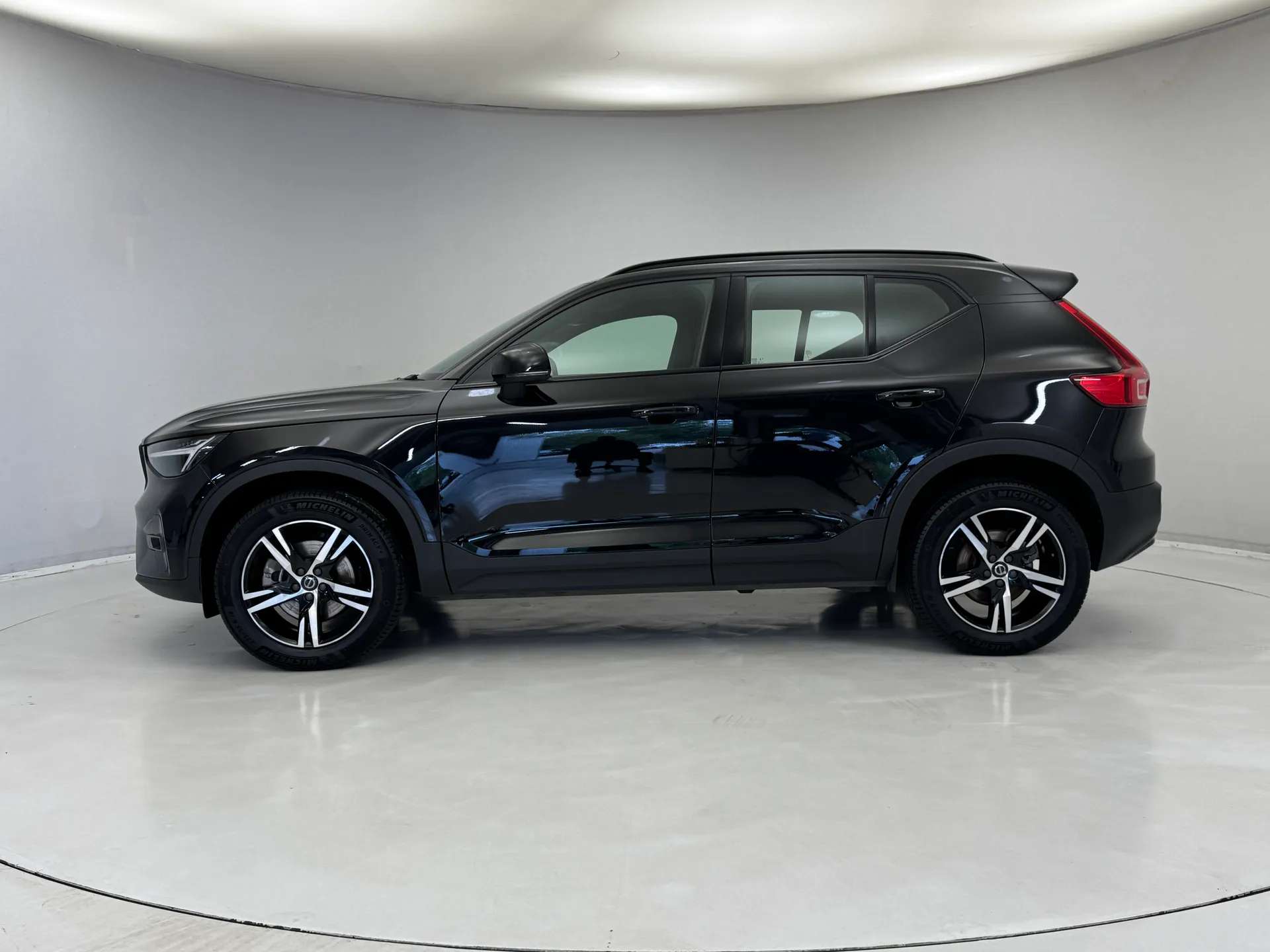 A 2023 VOLVO XC40 2.0 B4P Plus Dark 5dr AWD Auto A 2023 VOLVO XC40 2.0 B4P Plus Dark 5dr AWD Auto