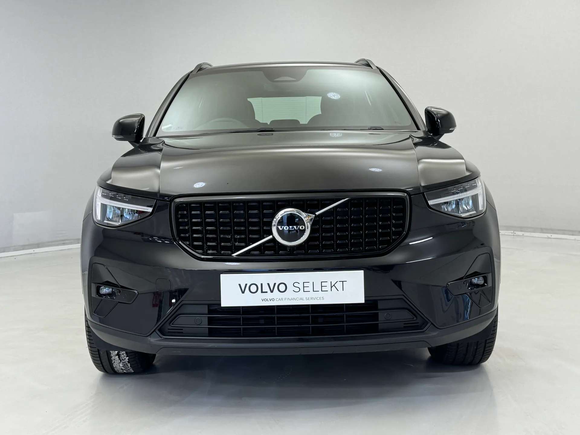 A 2023 VOLVO XC40 2.0 B4P Plus Dark 5dr AWD Auto A 2023 VOLVO XC40 2.0 B4P Plus Dark 5dr AWD Auto