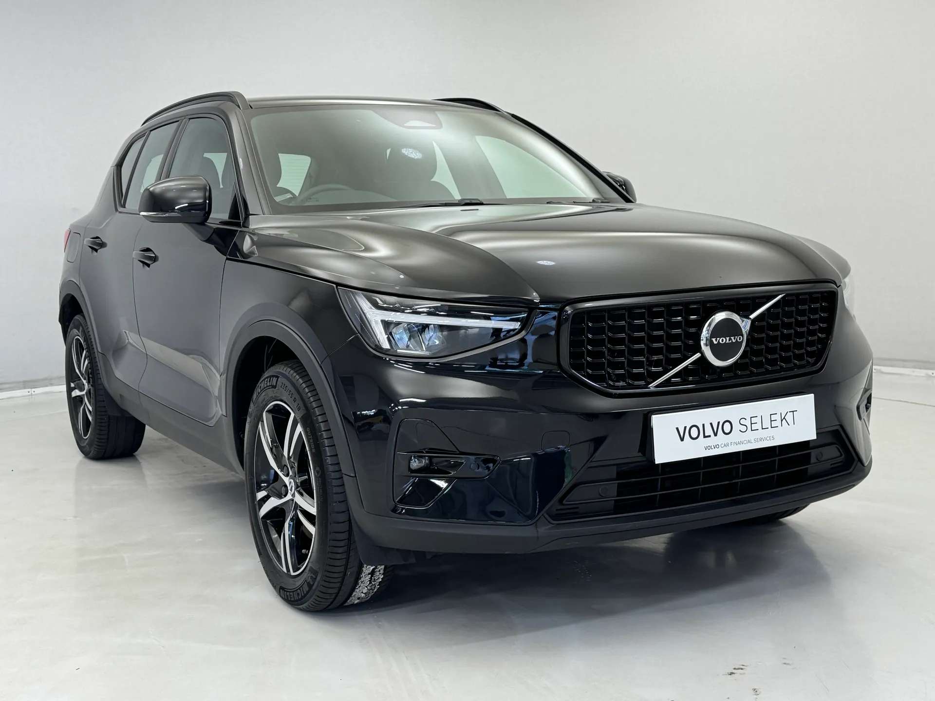 A 2023 VOLVO XC40 2.0 B4P Plus Dark 5dr AWD Auto A 2023 VOLVO XC40 2.0 B4P Plus Dark 5dr AWD Auto