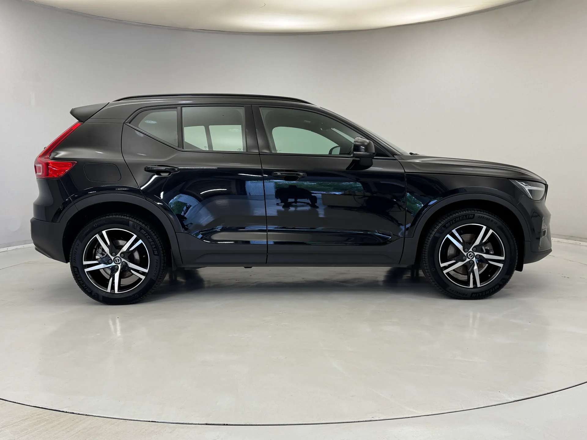 2023 VOLVO XC40 2023 VOLVO XC40