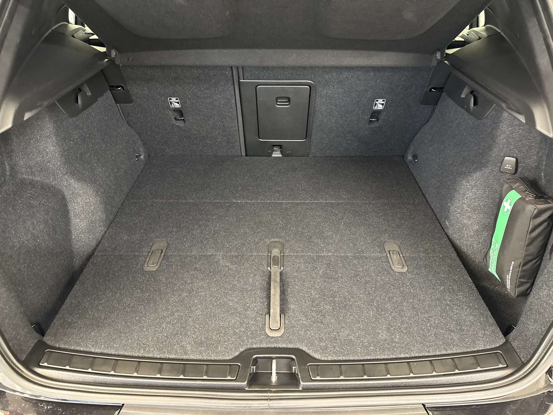 2023 VOLVO XC40 2023 VOLVO XC40