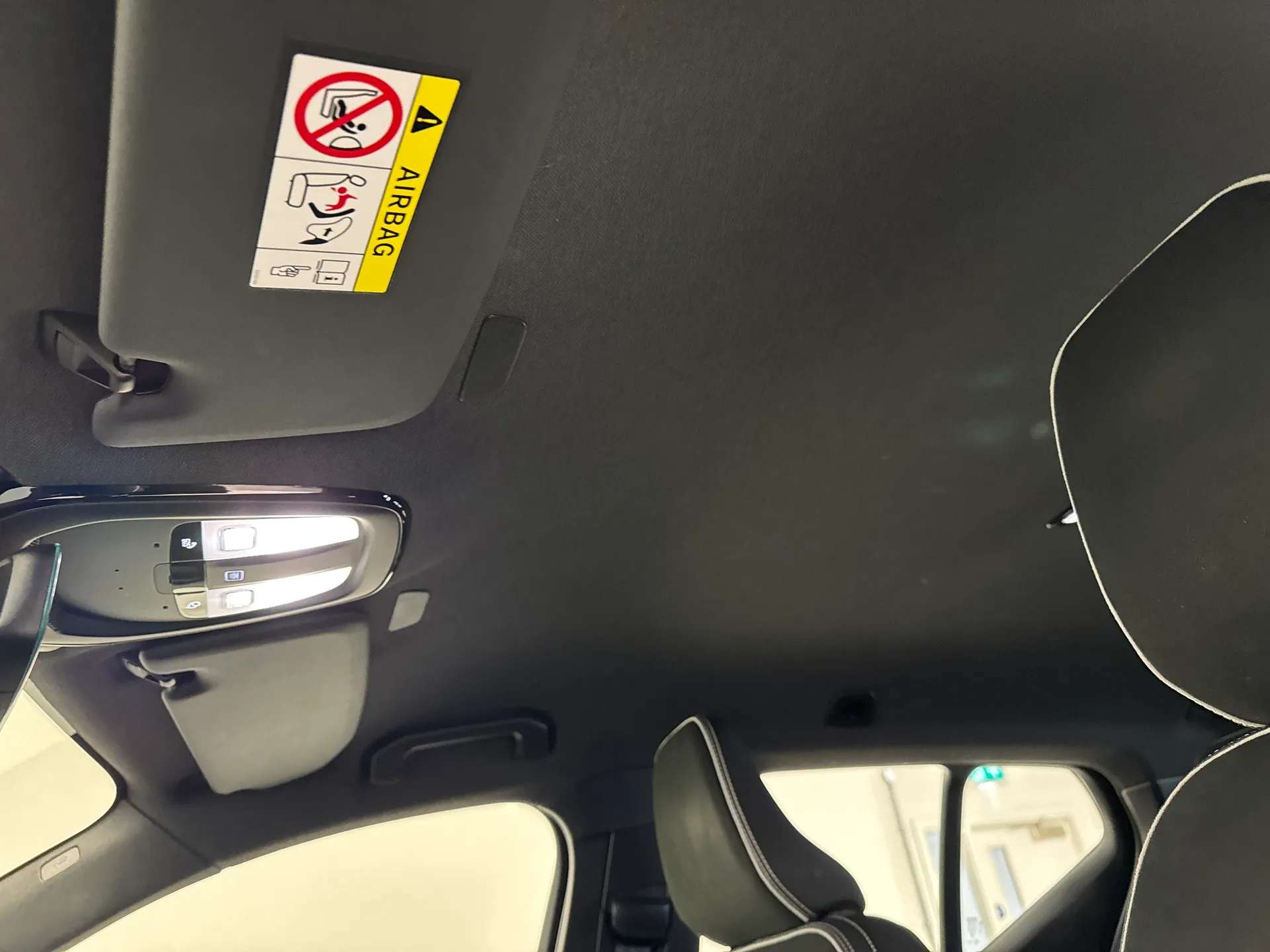 2023 VOLVO XC40 2023 VOLVO XC40