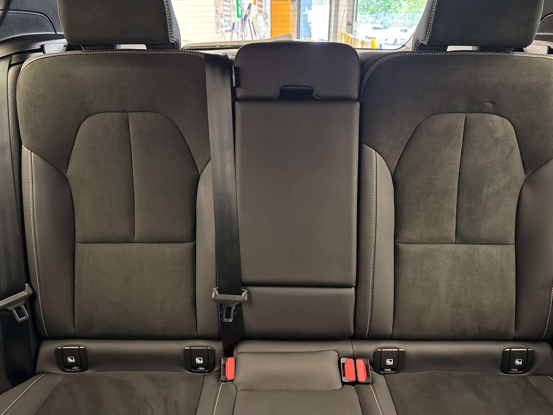 2023 VOLVO XC40 2023 VOLVO XC40