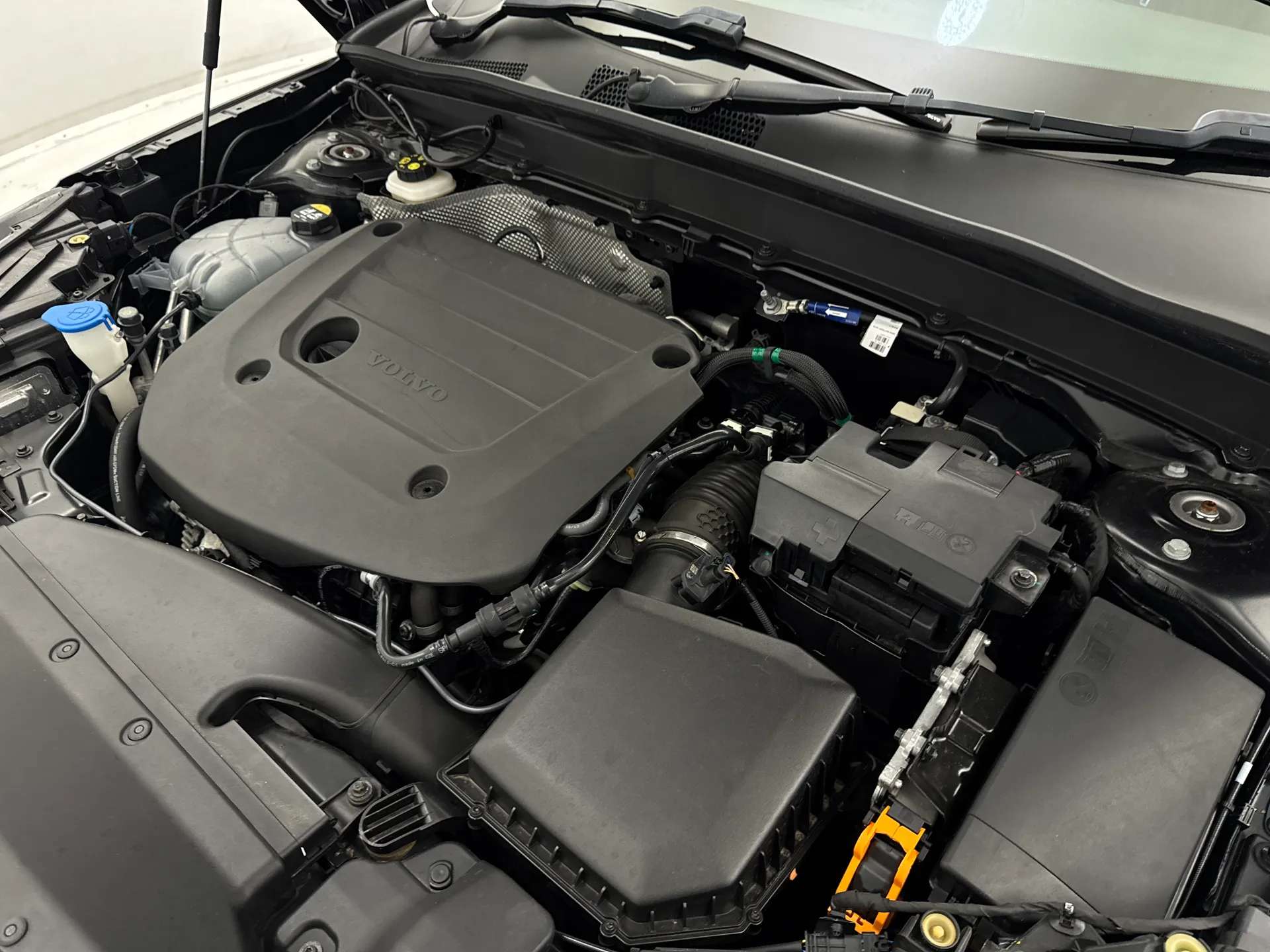 2023 VOLVO XC40 2023 VOLVO XC40