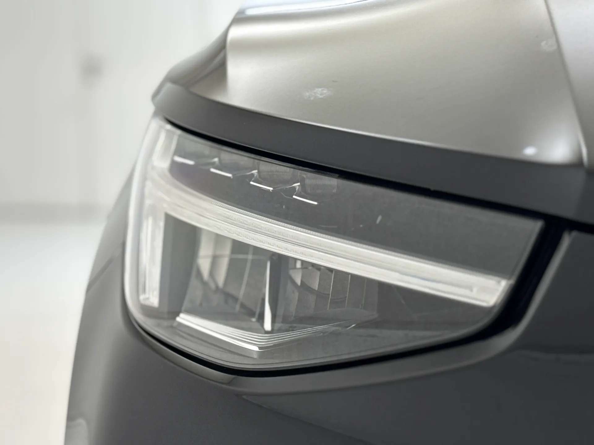 2023 VOLVO XC40 2023 VOLVO XC40