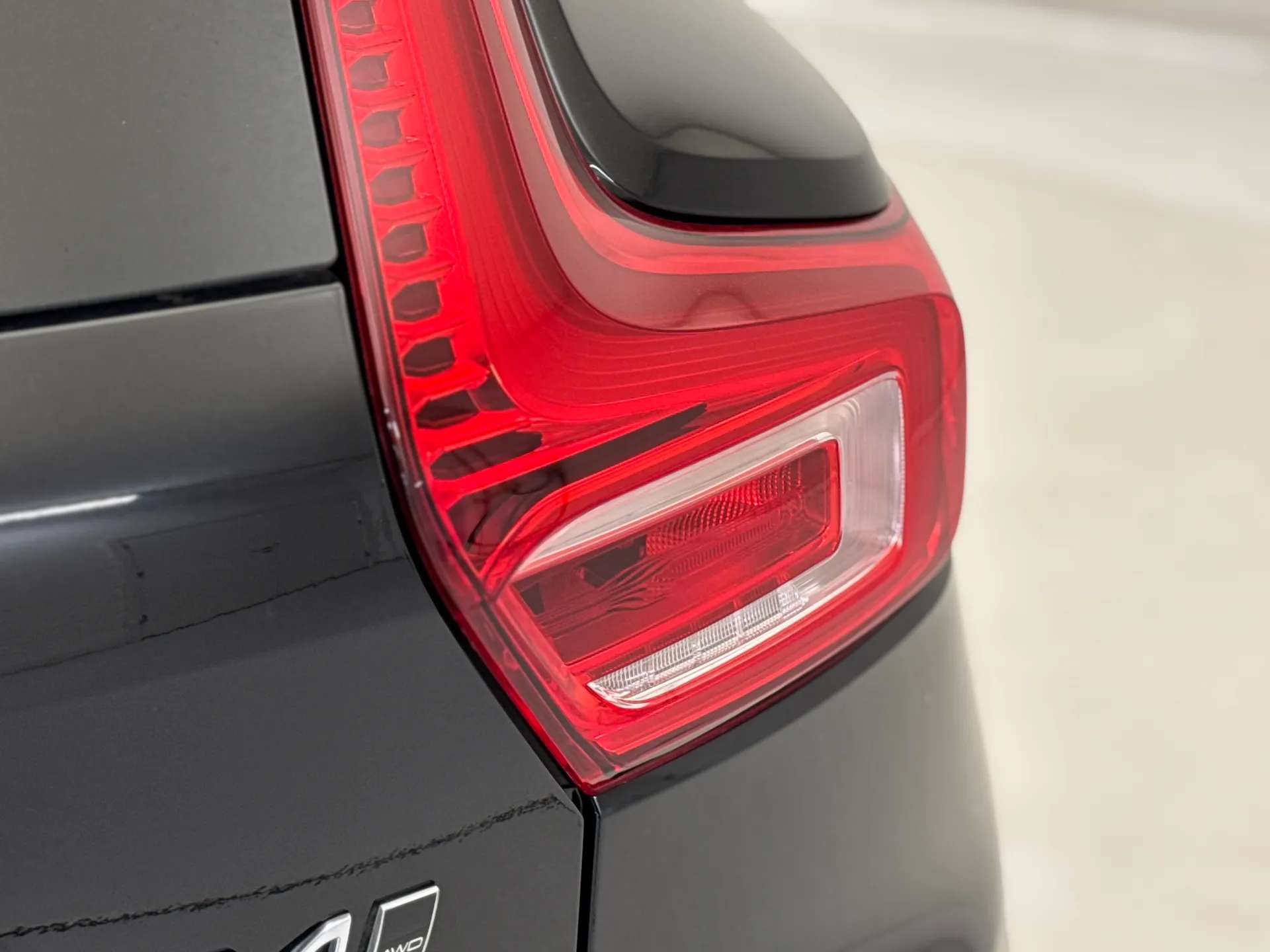 2023 VOLVO XC40 2023 VOLVO XC40