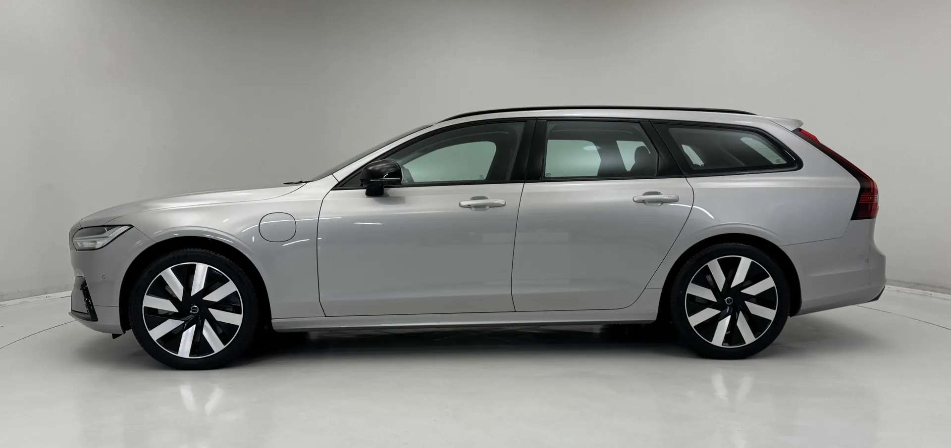 2025 VOLVO V90 2025 VOLVO V90