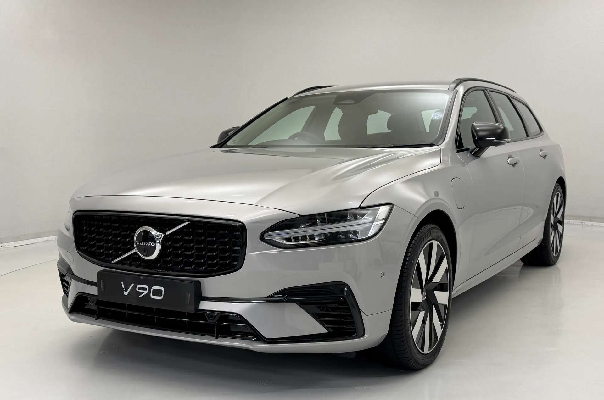 2025 VOLVO V90 2025 VOLVO V90